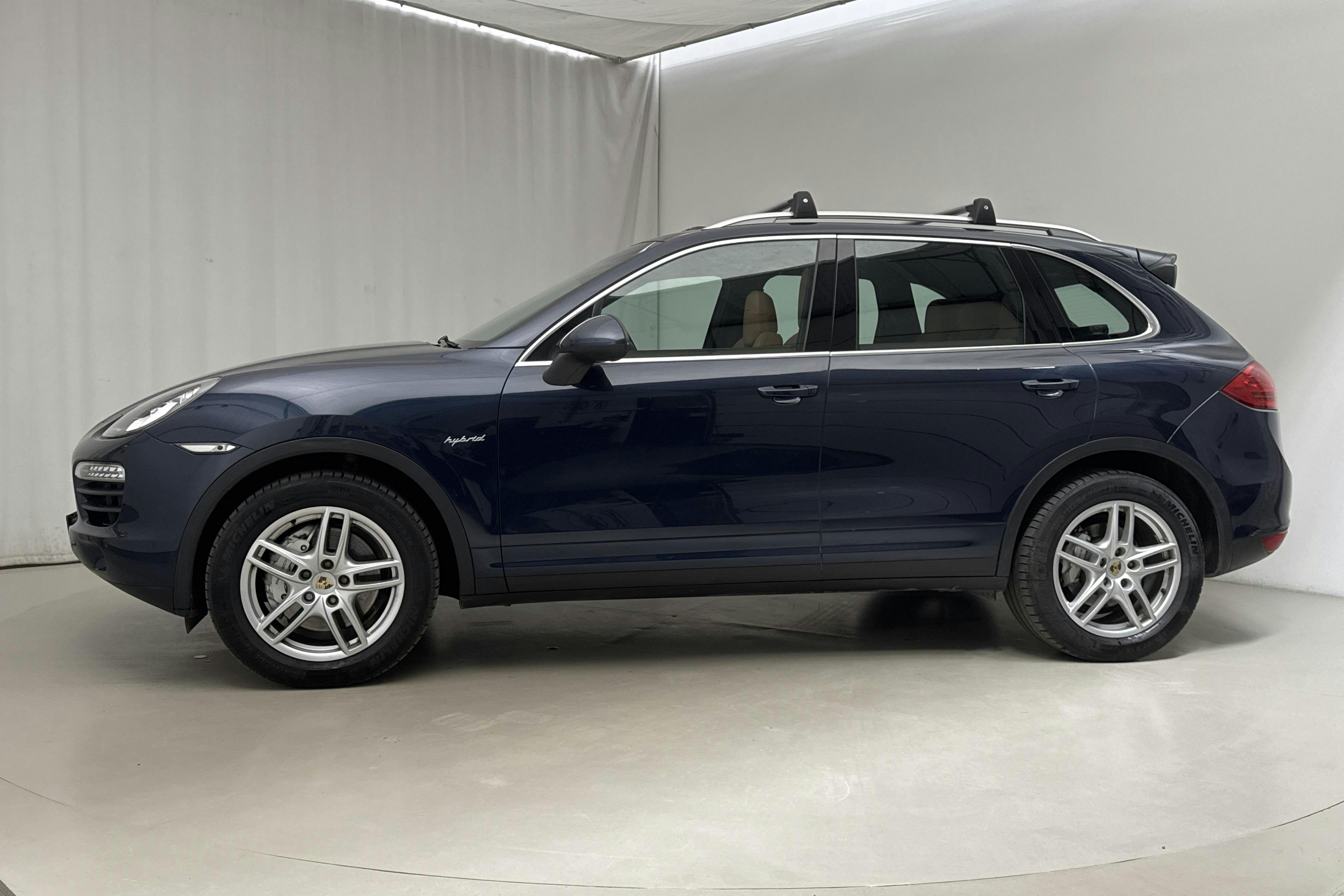 Presentationsfoto 2 av 24: Porsche 92AH - 15 297 mil - Automat - Dark Blue - 2011