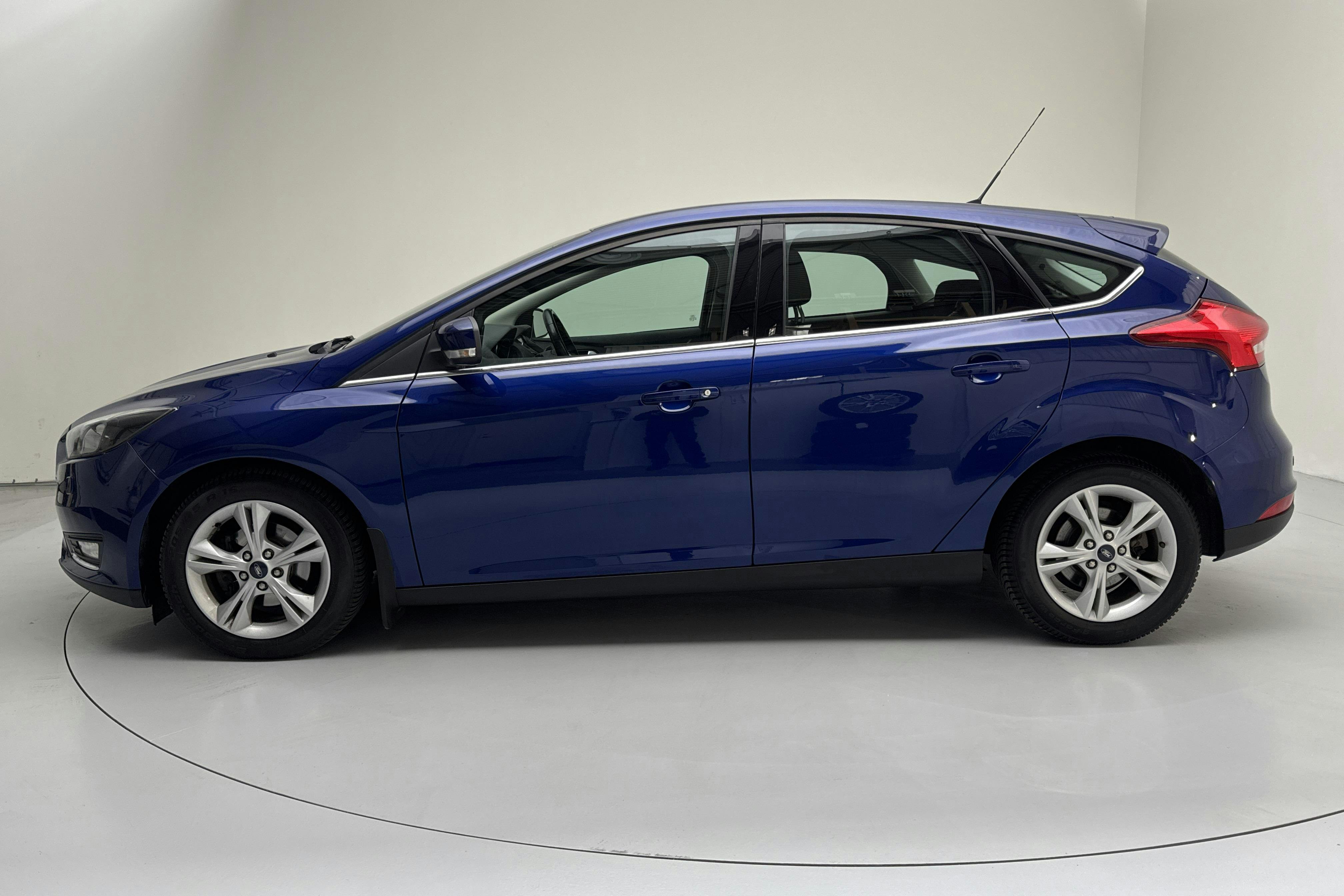 Ford Focus 1.0 EcoBoost 5dr (100hk) - 8 575 mil - Manuell - blå - 2015