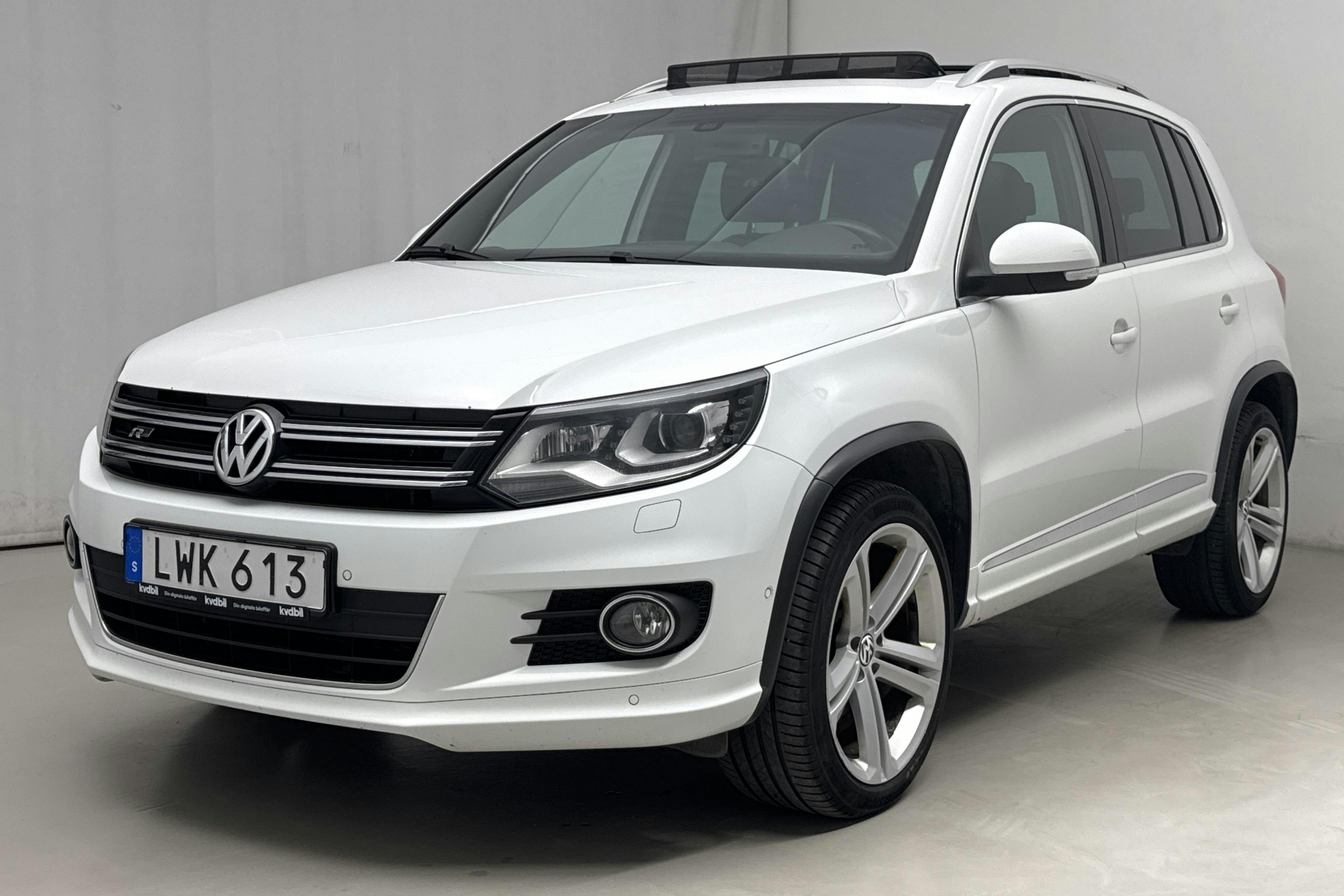 VW Tiguan 2.0 TDI 4MOTION BlueMotion Technology (184hk) - 27 081 mil - Automat - vit - 2016