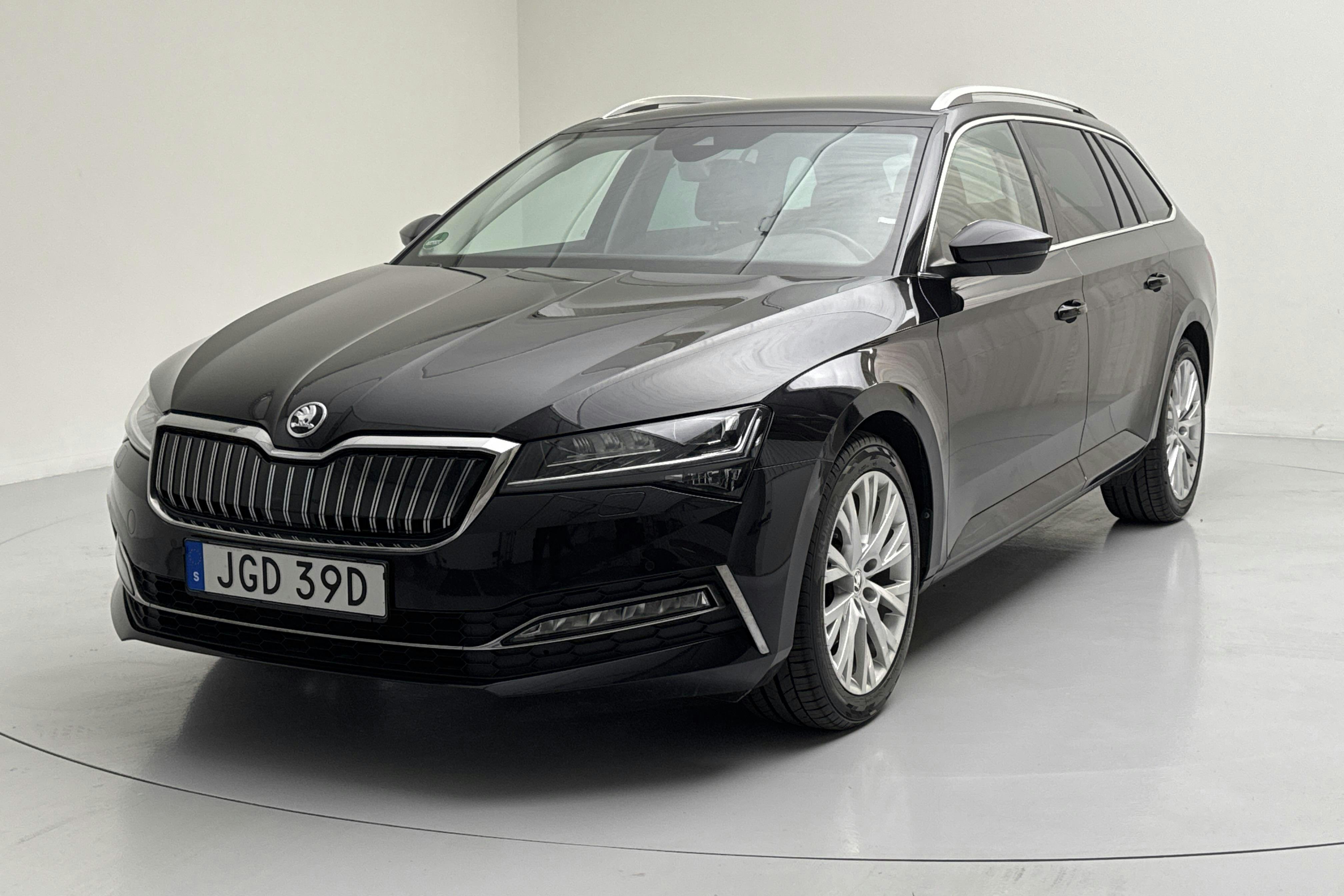 Skoda Superb 1.4 TSI PHEV Kombi (218hk) - 10 427 mil - Automat - svart - 2020