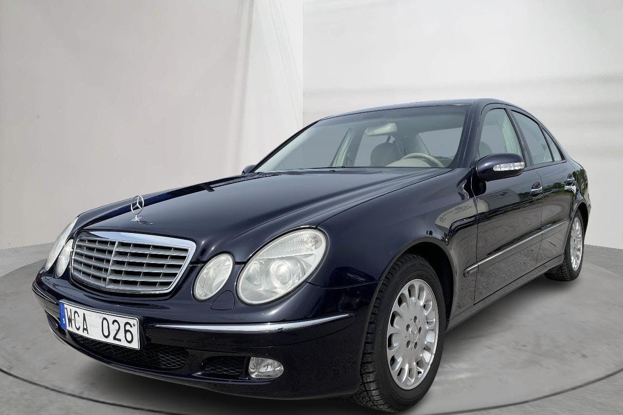Mercedes E 240 W211 (177hk) - 17 615 mil - Automat - Dark Blue - 2004