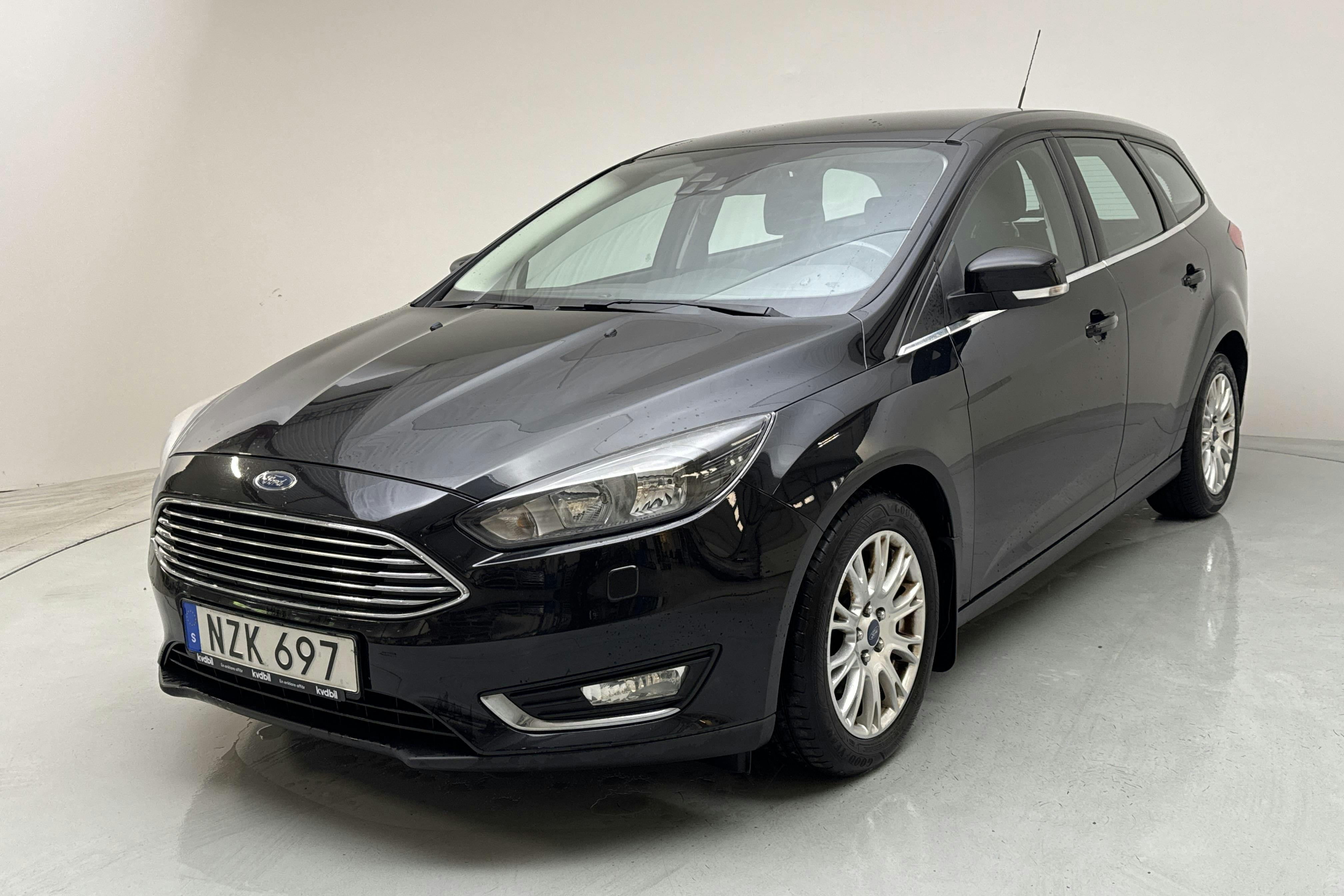 Ford Focus 1.0 EcoBoost Kombi (125hk) - 14 698 mil - Manuell - svart - 2016