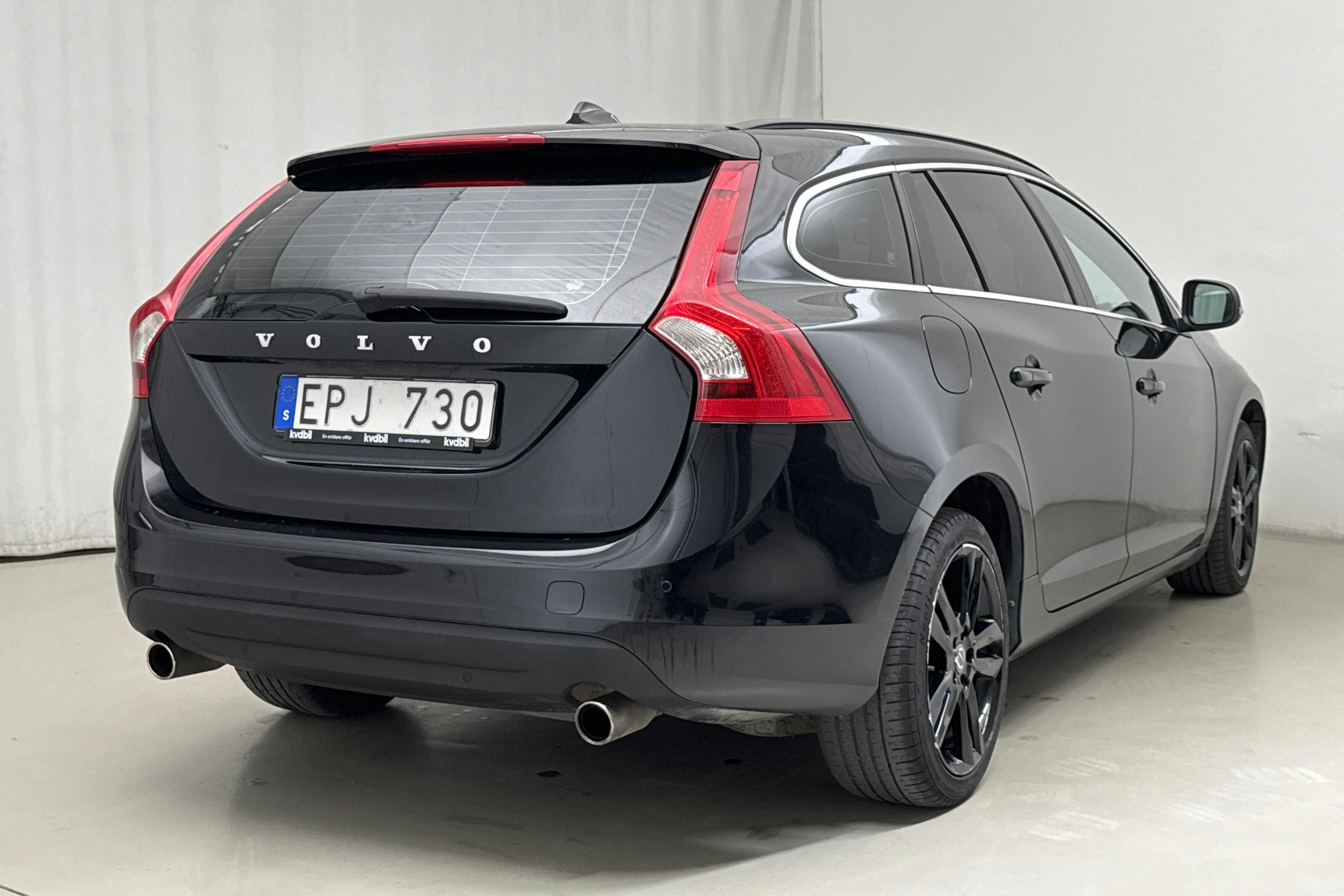 Volvo V60 T3 (180hk) - 156 000 km - Manual - black - 2012