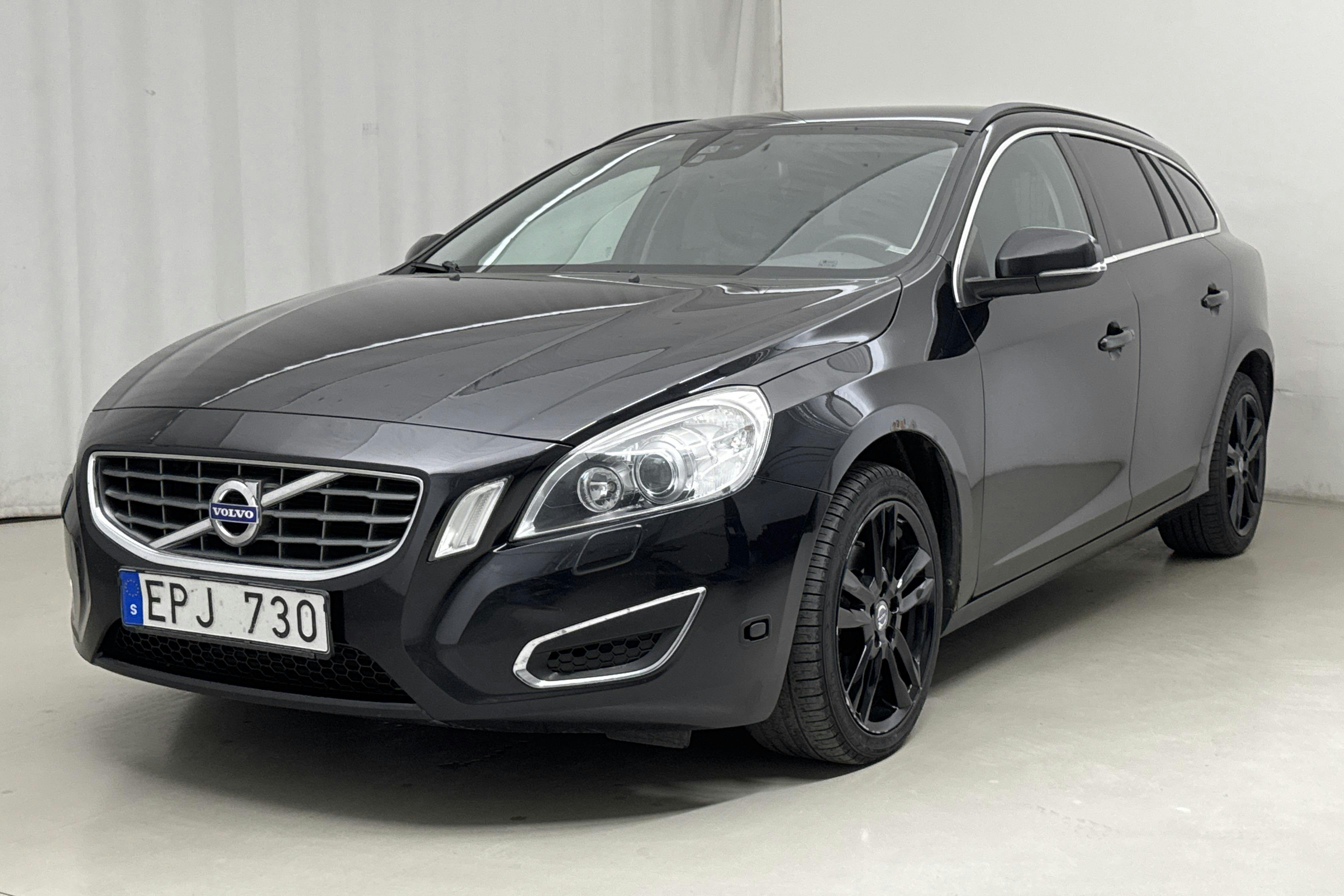 Volvo V60 T3 (180hk) - 156 000 km - Manual - black - 2012
