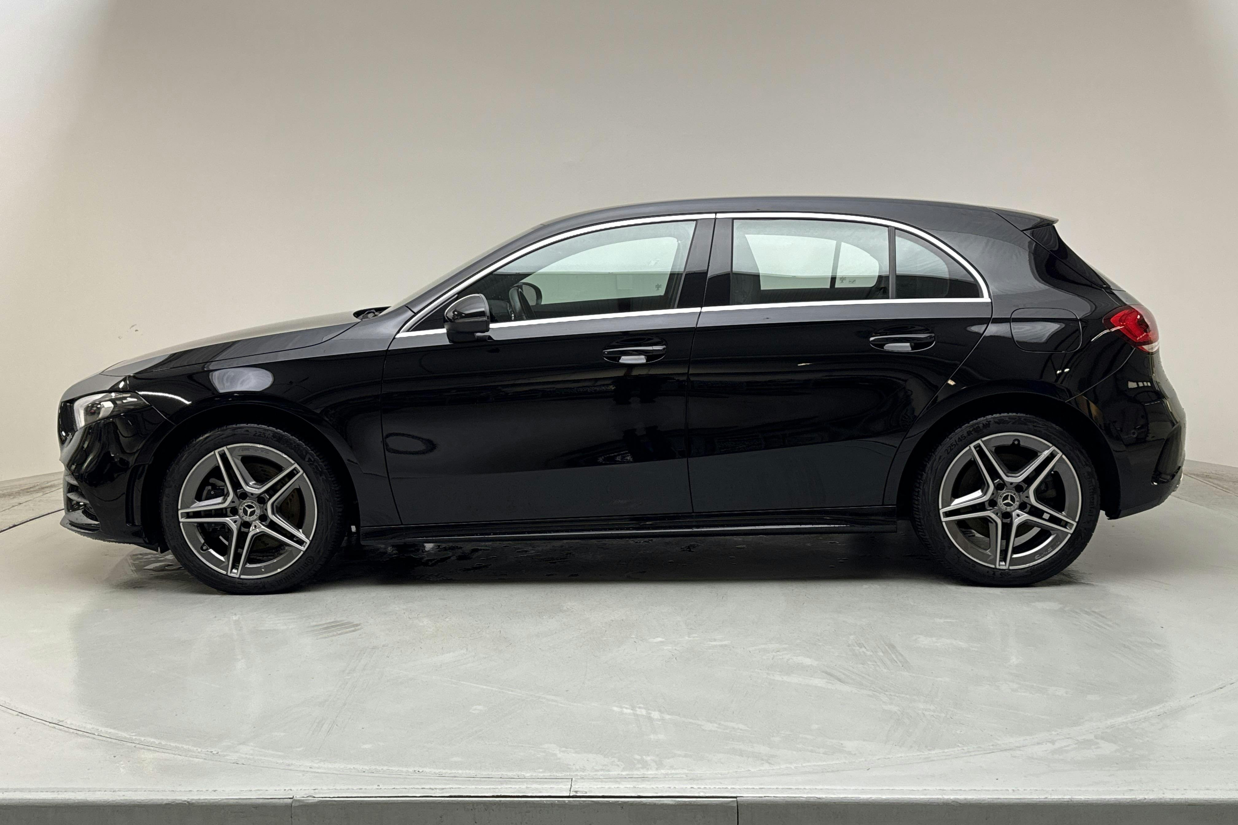 Mercedes A 250 e 5dr W177 (218hk) - 5 371 mil - Automat - svart - 2022