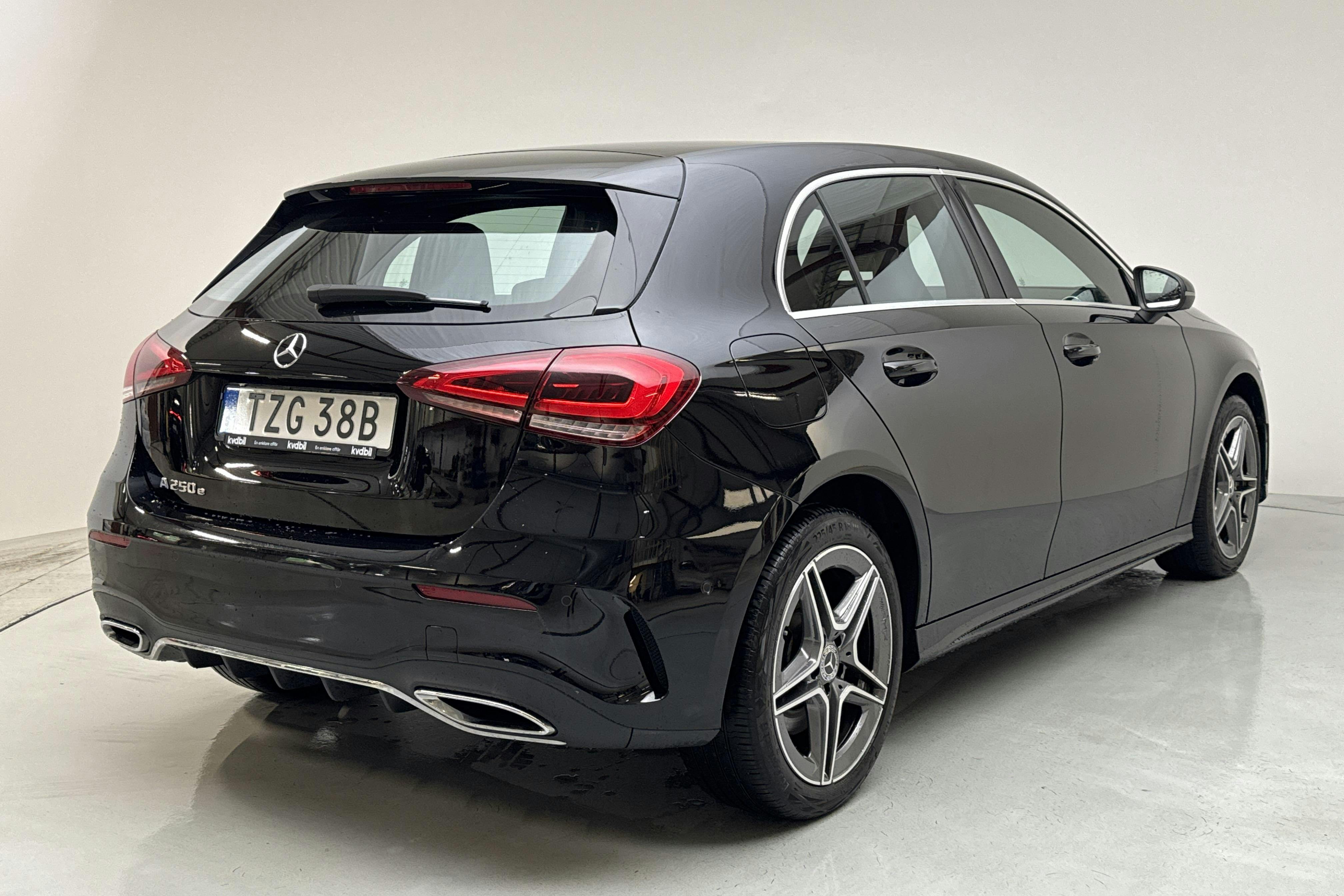 Mercedes A 250 e 5dr W177 (218hk) - 5 371 mil - Automat - svart - 2022