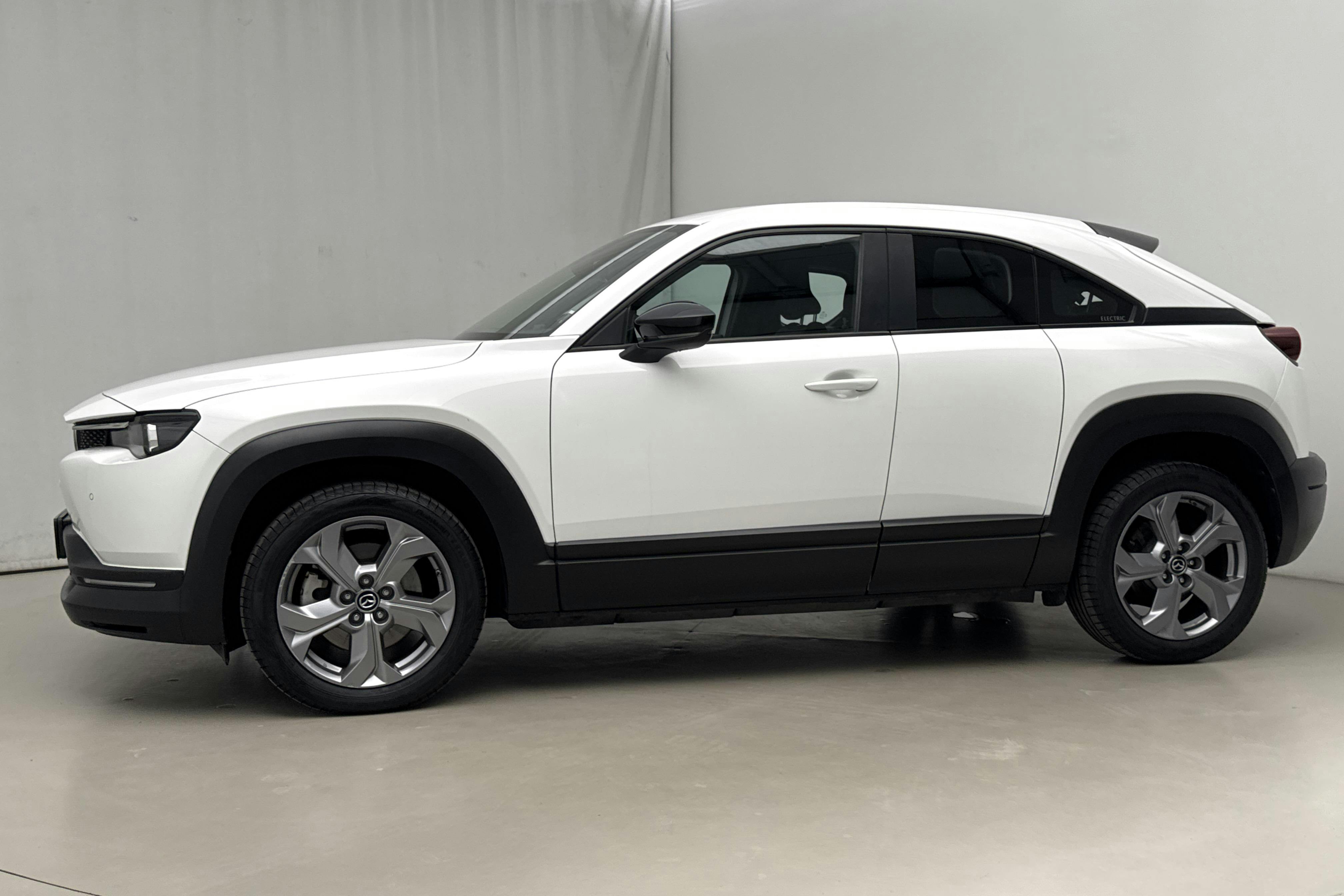 Presentation photo 2 of 19: Mazda MX-30 e-Skyactiv (145hk) - 40 670 km - Automatic - white - 2021