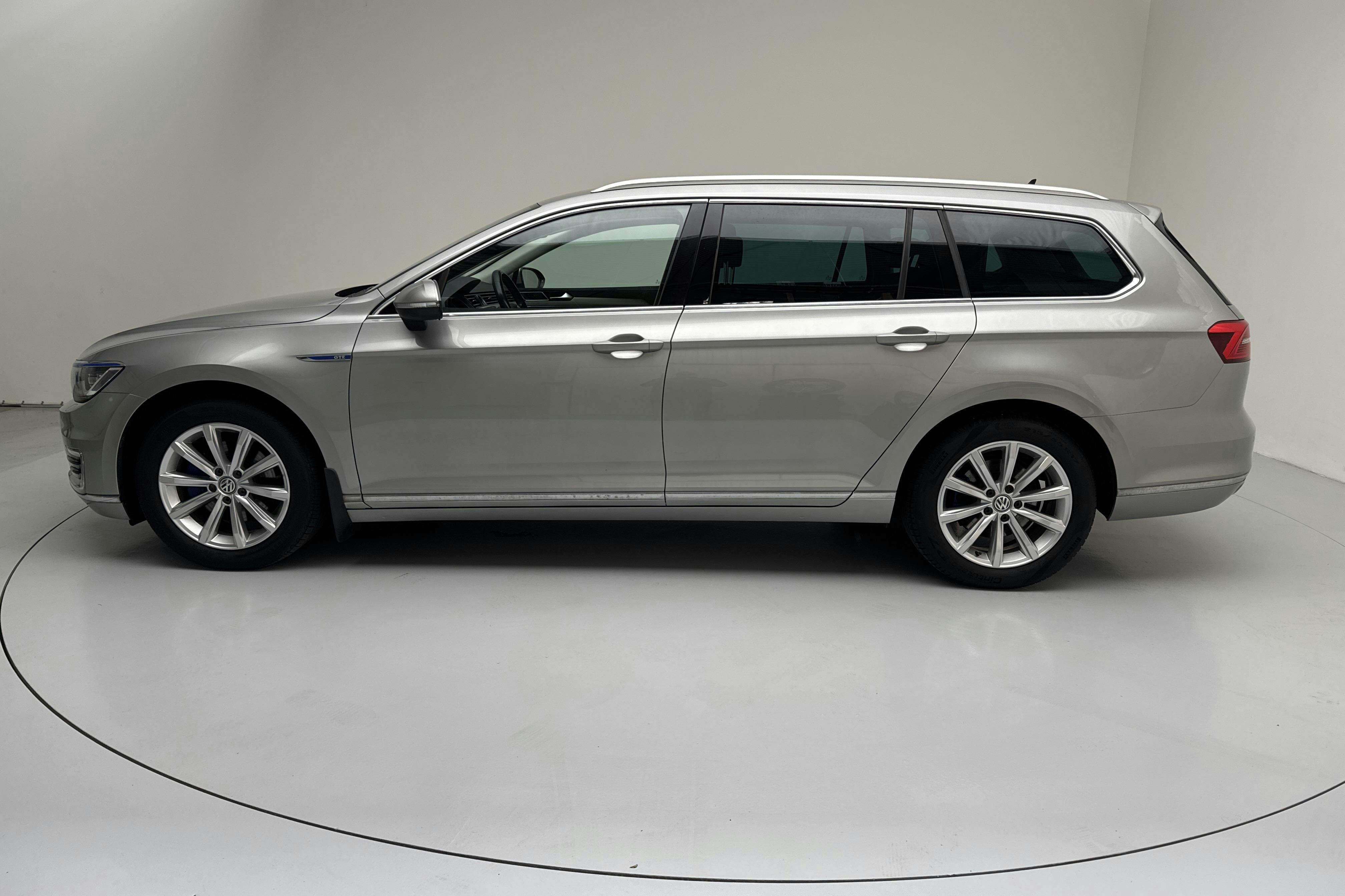 VW Passat 1.4 Plug-in-Hybrid Sportscombi (218hk) - 168 120 km - Automatic - silver - 2017