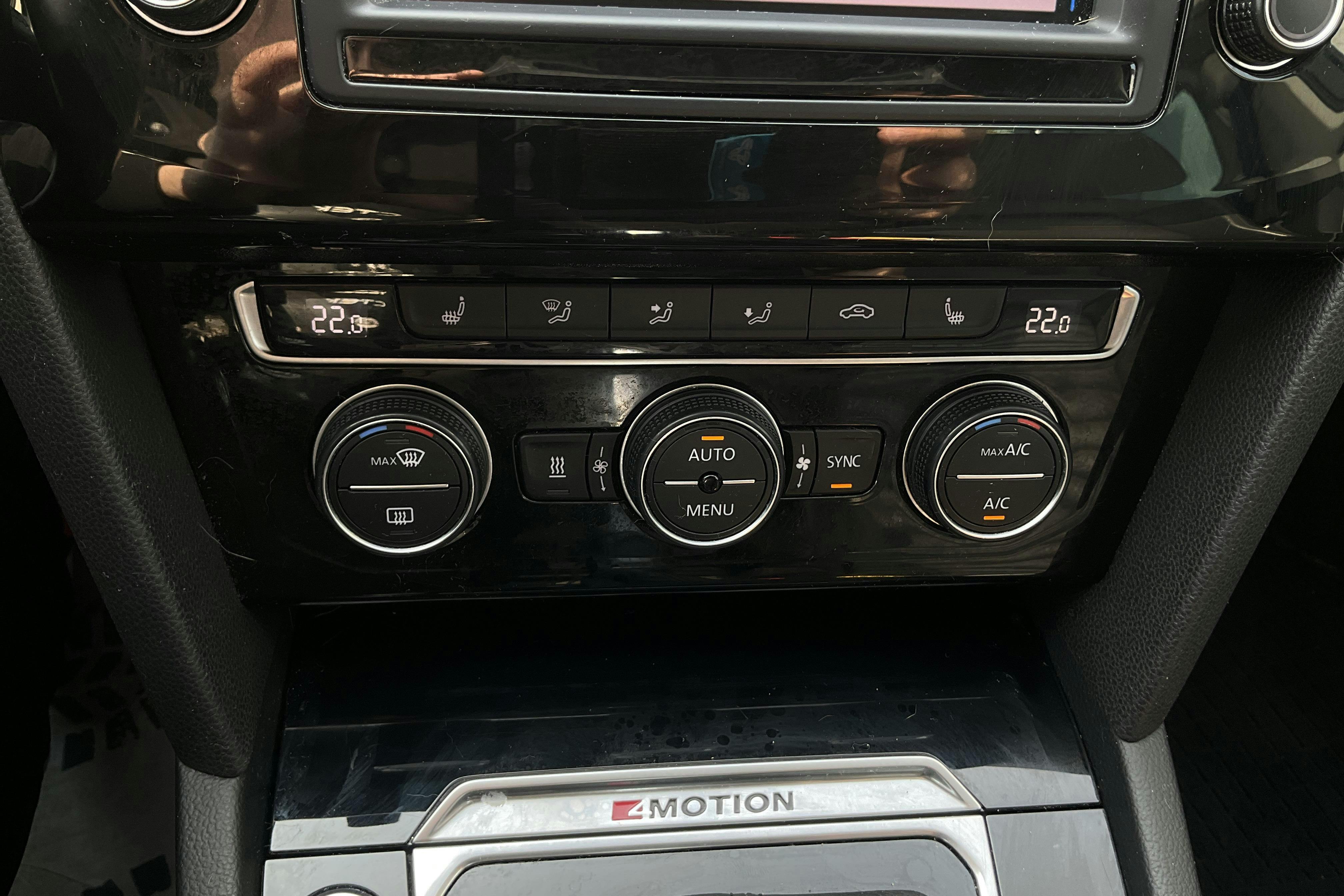 VW Passat 2.0 TDI BiTurbo Sportscombi 4MOTION (240hk) - 14 290 mil - Automat - Dark Grey - 2017