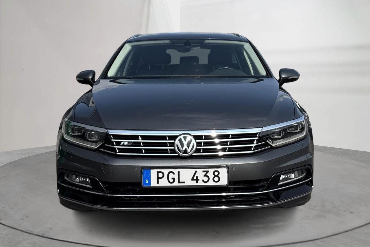 VW Passat 2.0 TDI BiTurbo Sportscombi 4MOTION (240hk) - 14 290 mil - Automat - Dark Grey - 2017