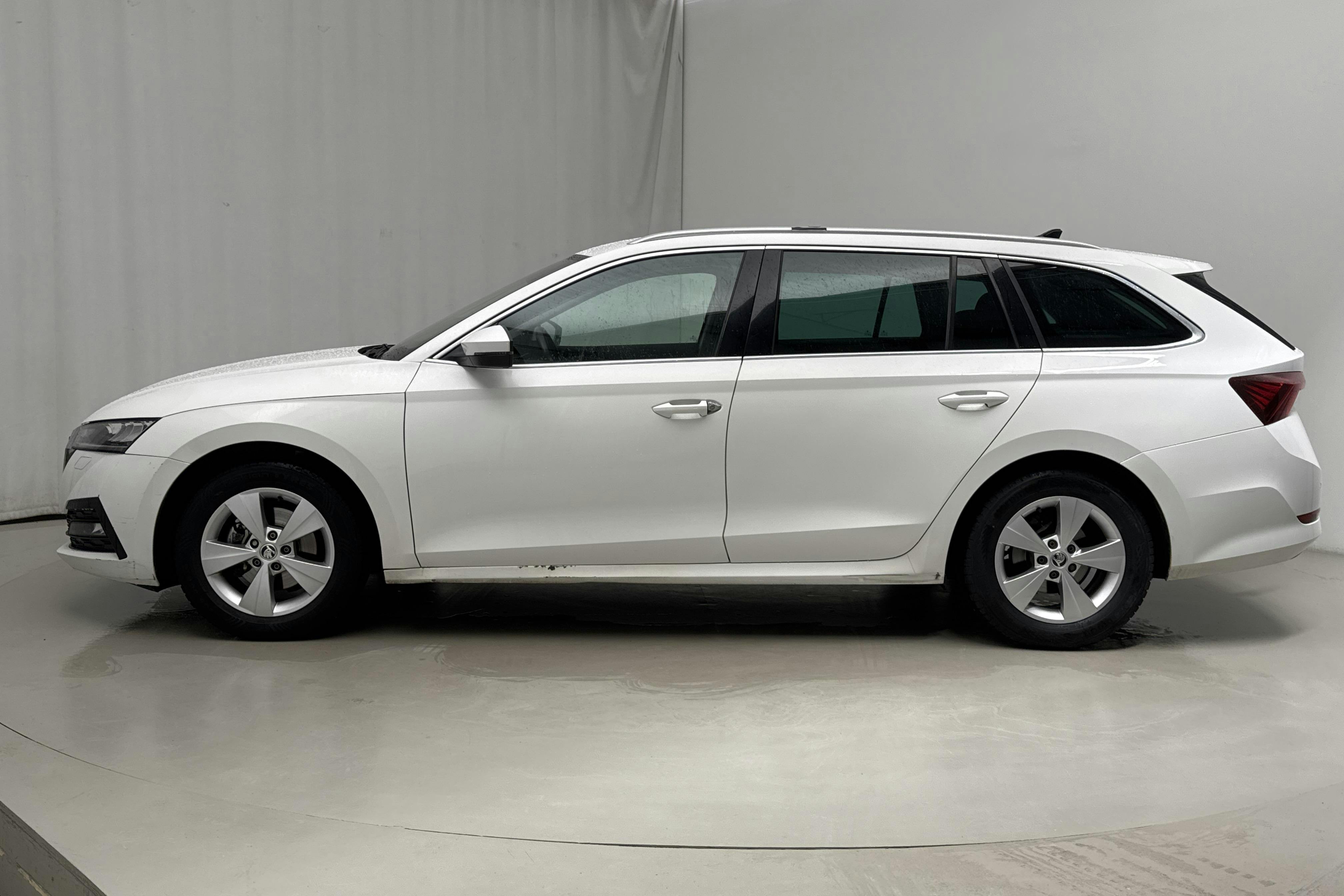 Presentation photo 2 of 18: Skoda Octavia G-TEC 1.5 TSI Combi (130hk) - 134 630 km - Automatic - white - 2021