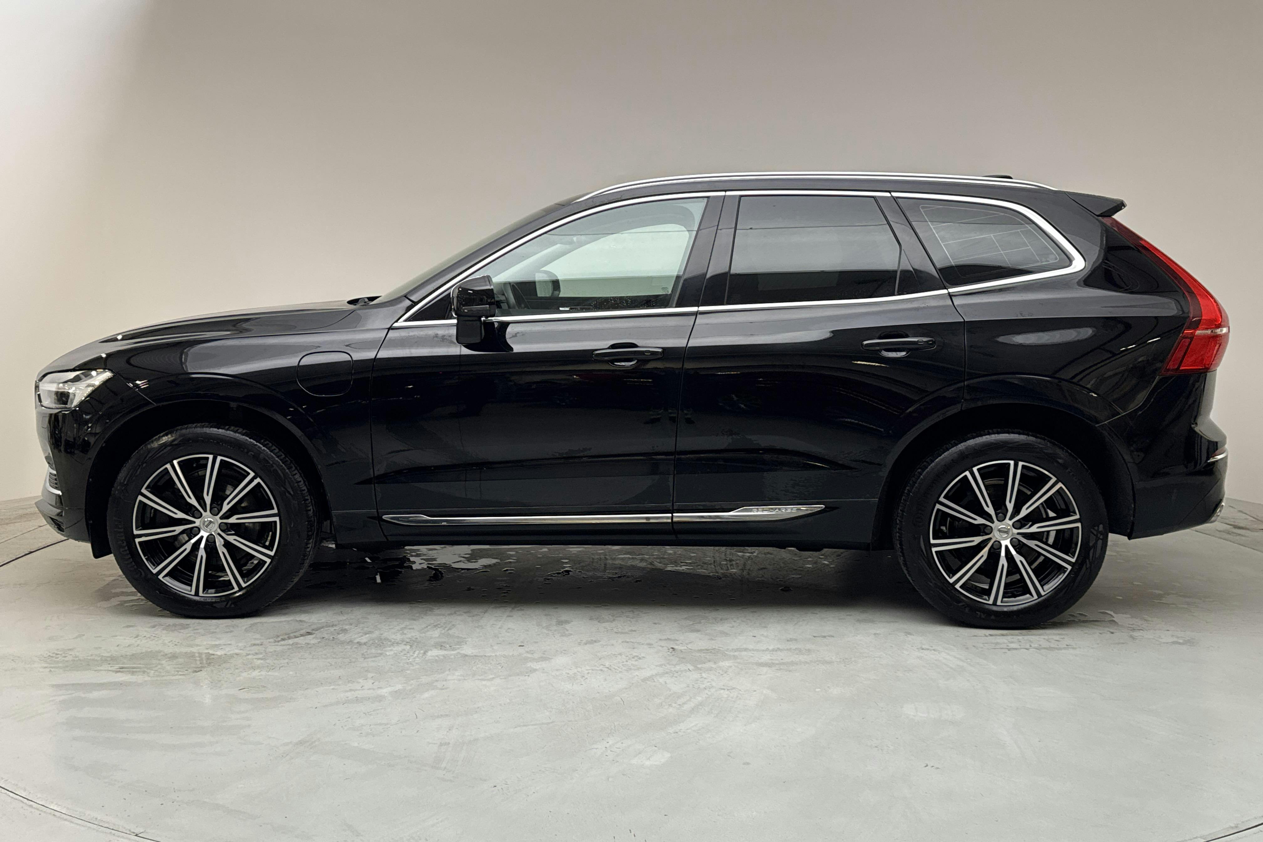Volvo XC60 T6 AWD Recharge (340hk) - 85 860 km - Automatic - black - 2021