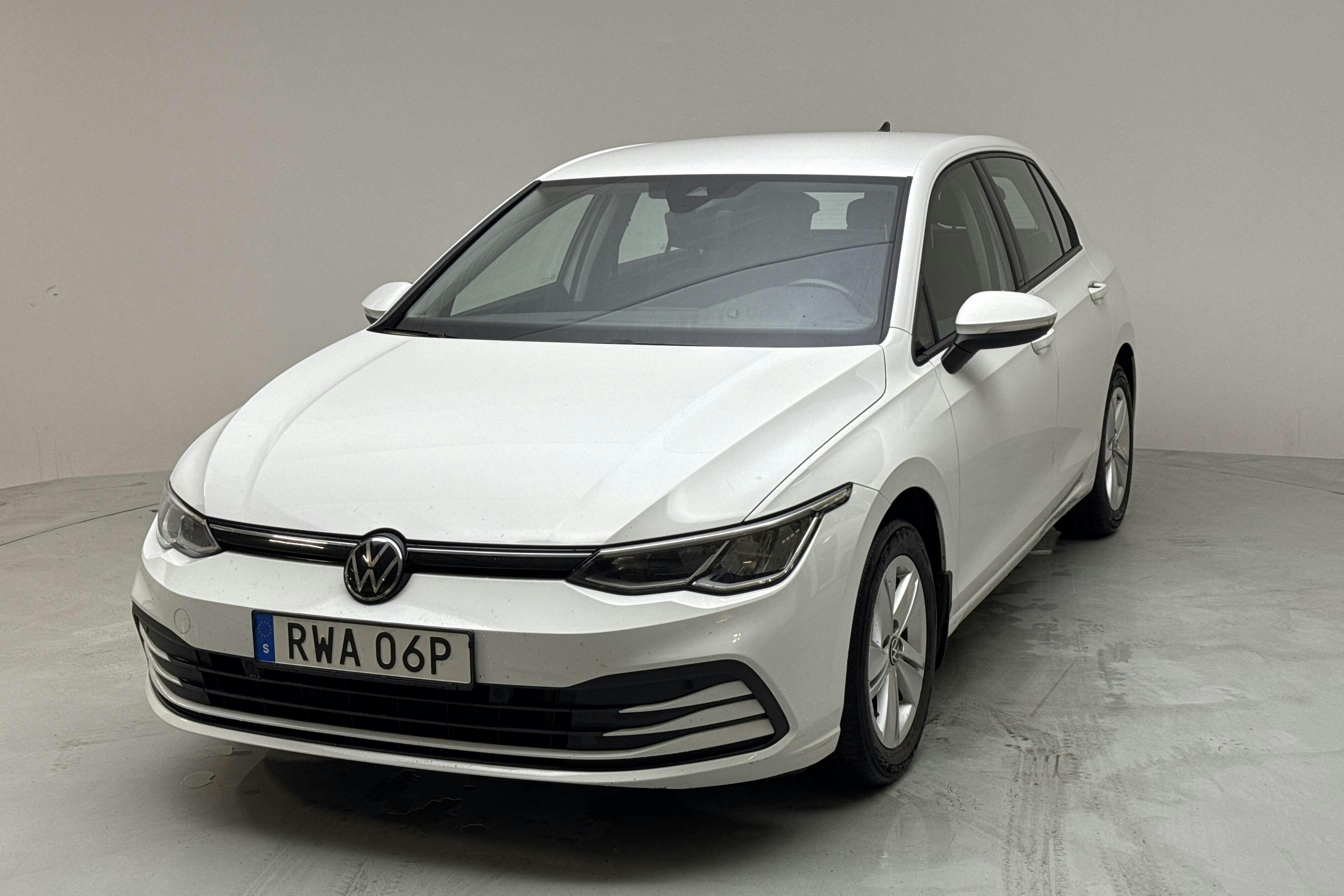 VW Golf VIII 1.0 TSI 5dr (110hk) - 20 519 mil - Automat - vit - 2023