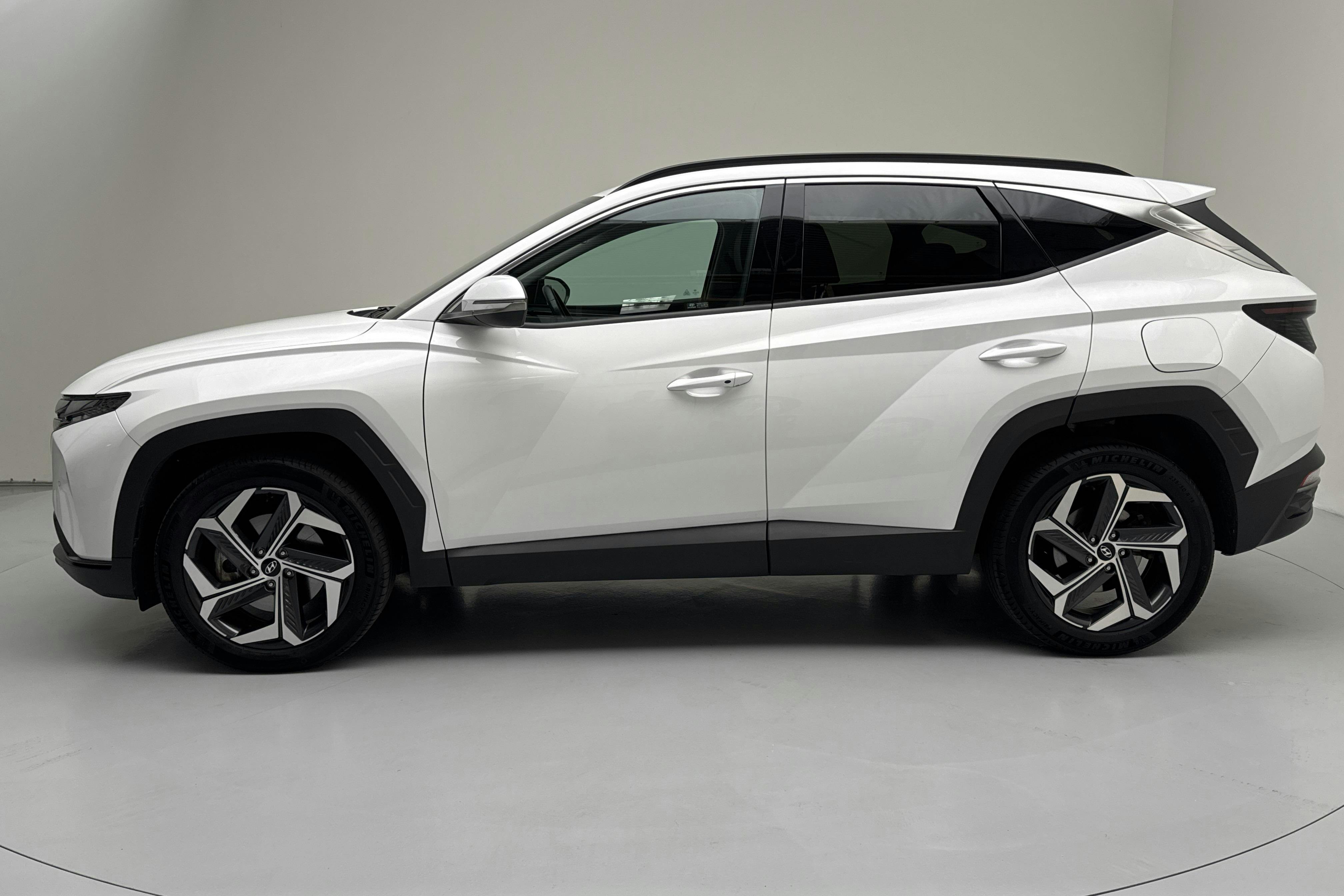 Hyundai Tucson 1.6 GDI Hybrid (230hk) - 4 367 mil - Automat - vit - 2023