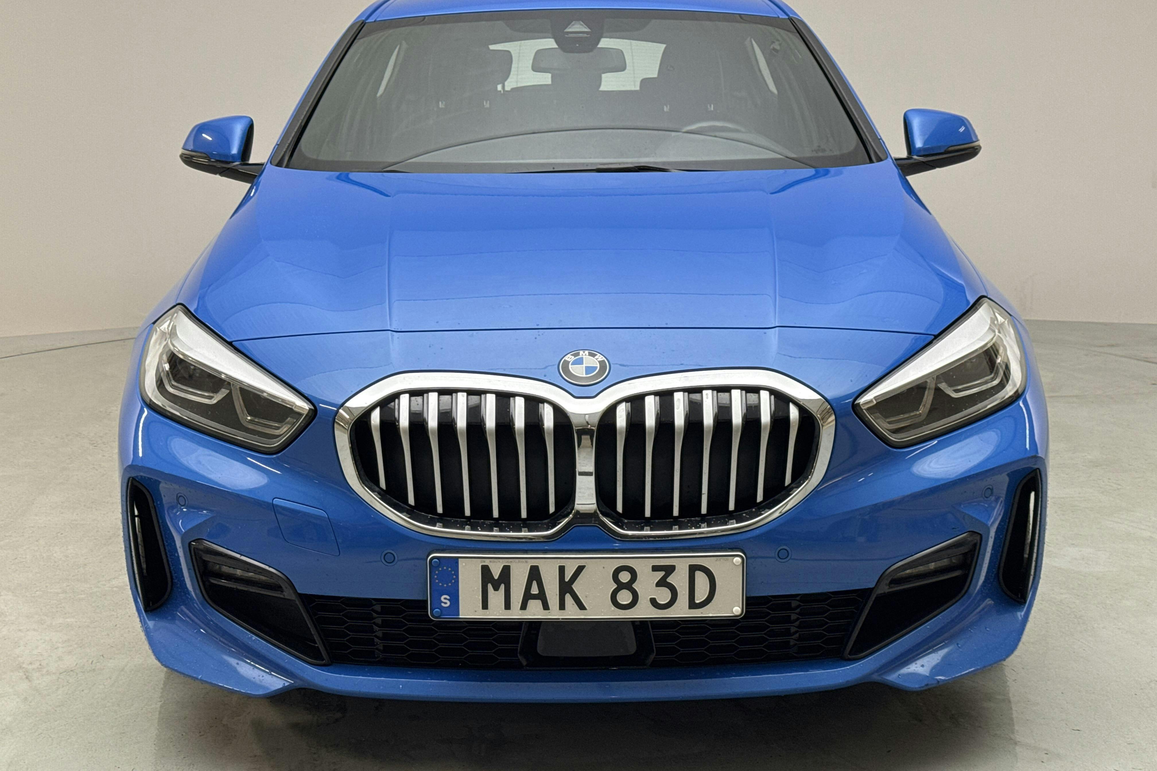 BMW 118i 5dr, F40 (140hk) - 9 955 mil - Automat - blå - 2021