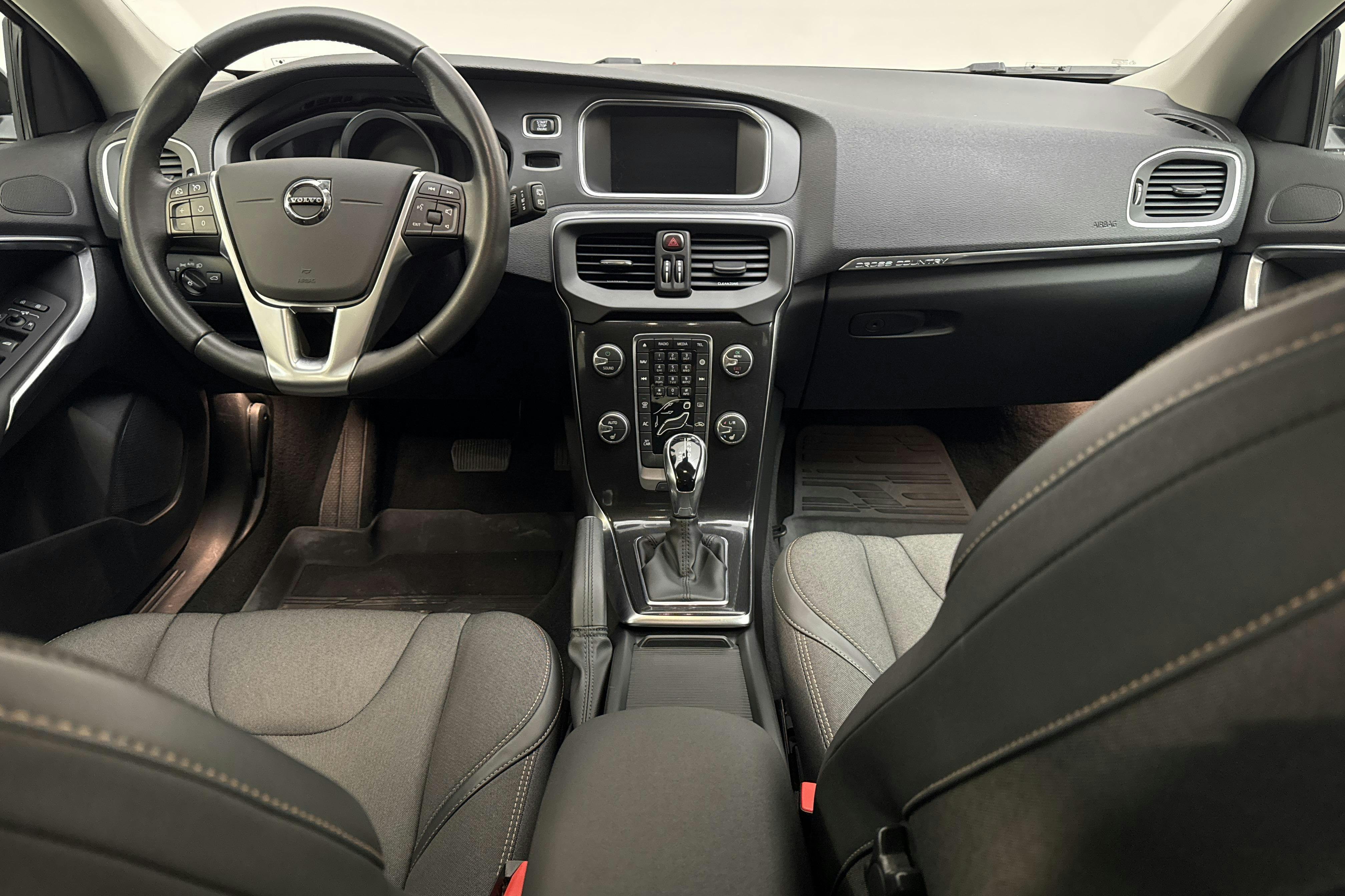 Volvo V40 Cross Country D3 (150hk) - 11 724 mil - Automat - röd - 2019