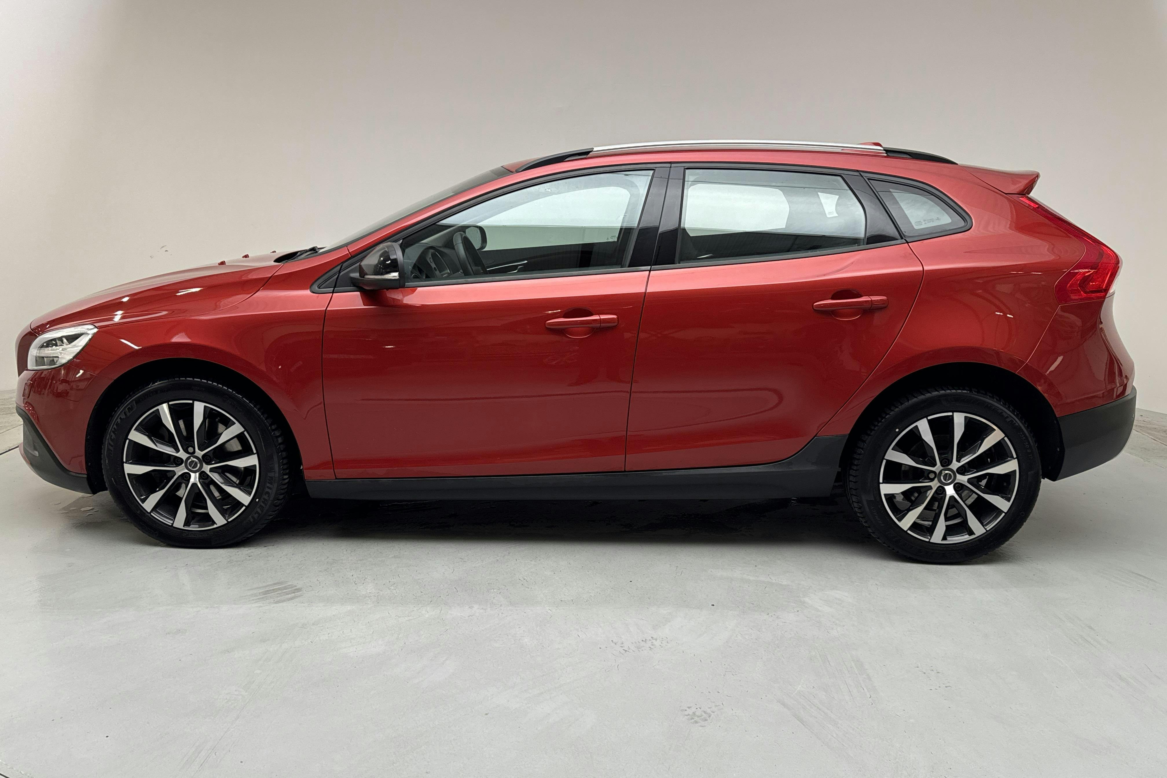 Volvo V40 Cross Country D3 (150hk) - 11 724 mil - Automat - röd - 2019