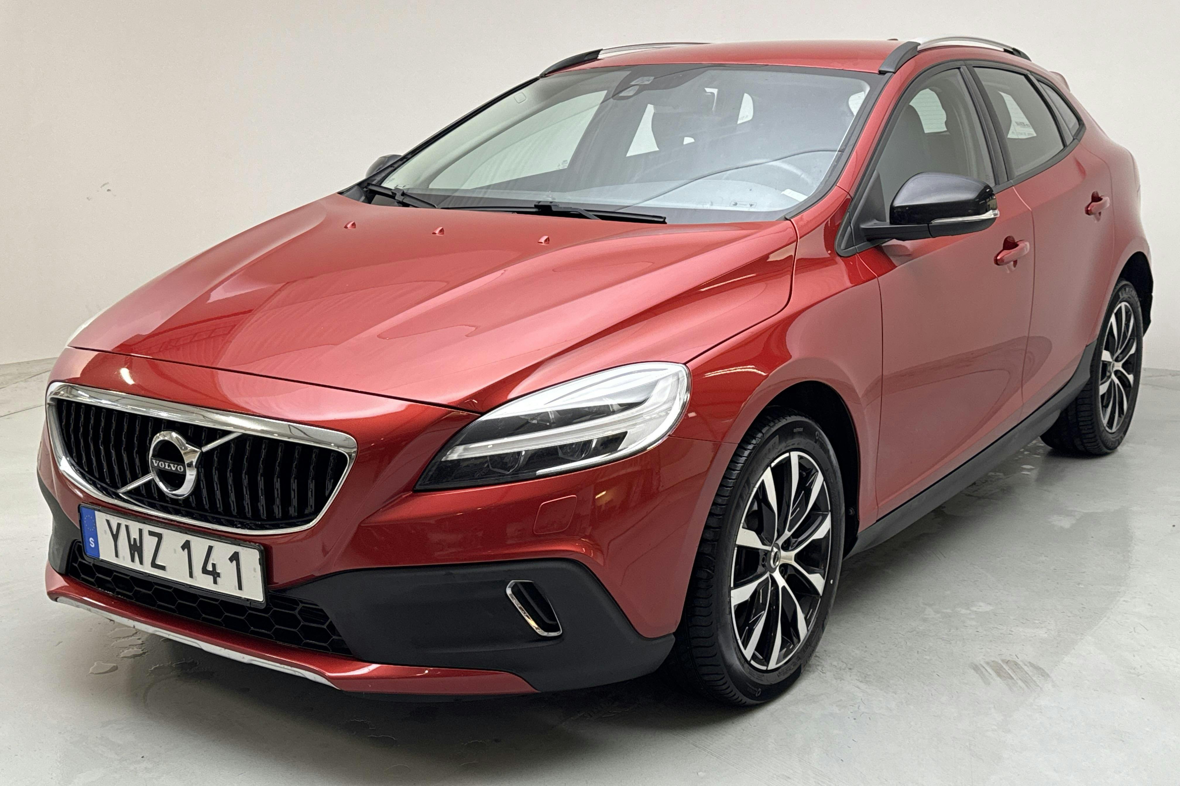 Volvo V40 Cross Country D3 (150hk) - 11 724 mil - Automat - röd - 2019