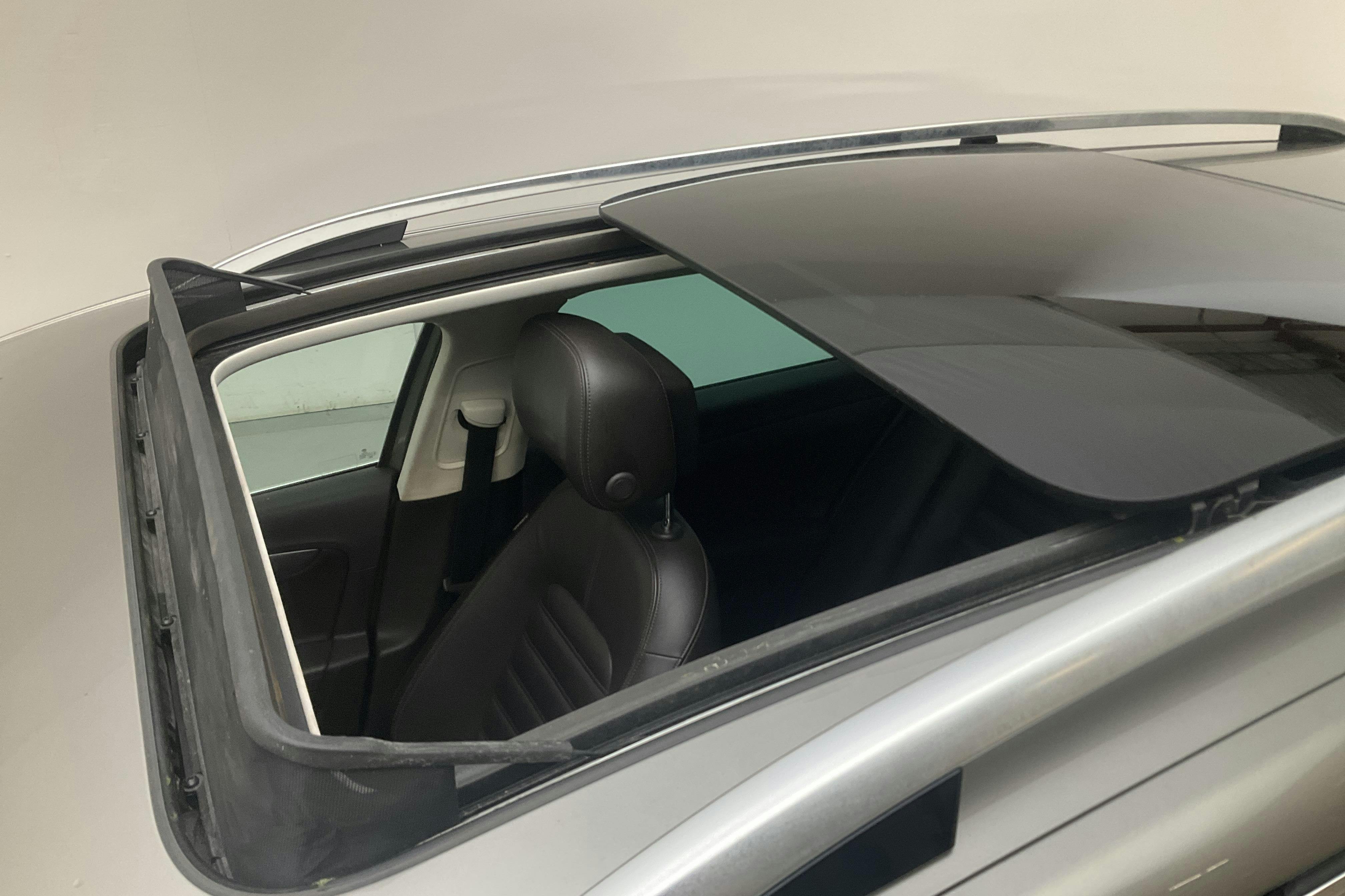 Presentationsfoto 11 av 11: VW Passat 2.0 TDI BlueMotion Technology Variant (170hk) - 17 865 mil - Automat - Light Brown - 2012