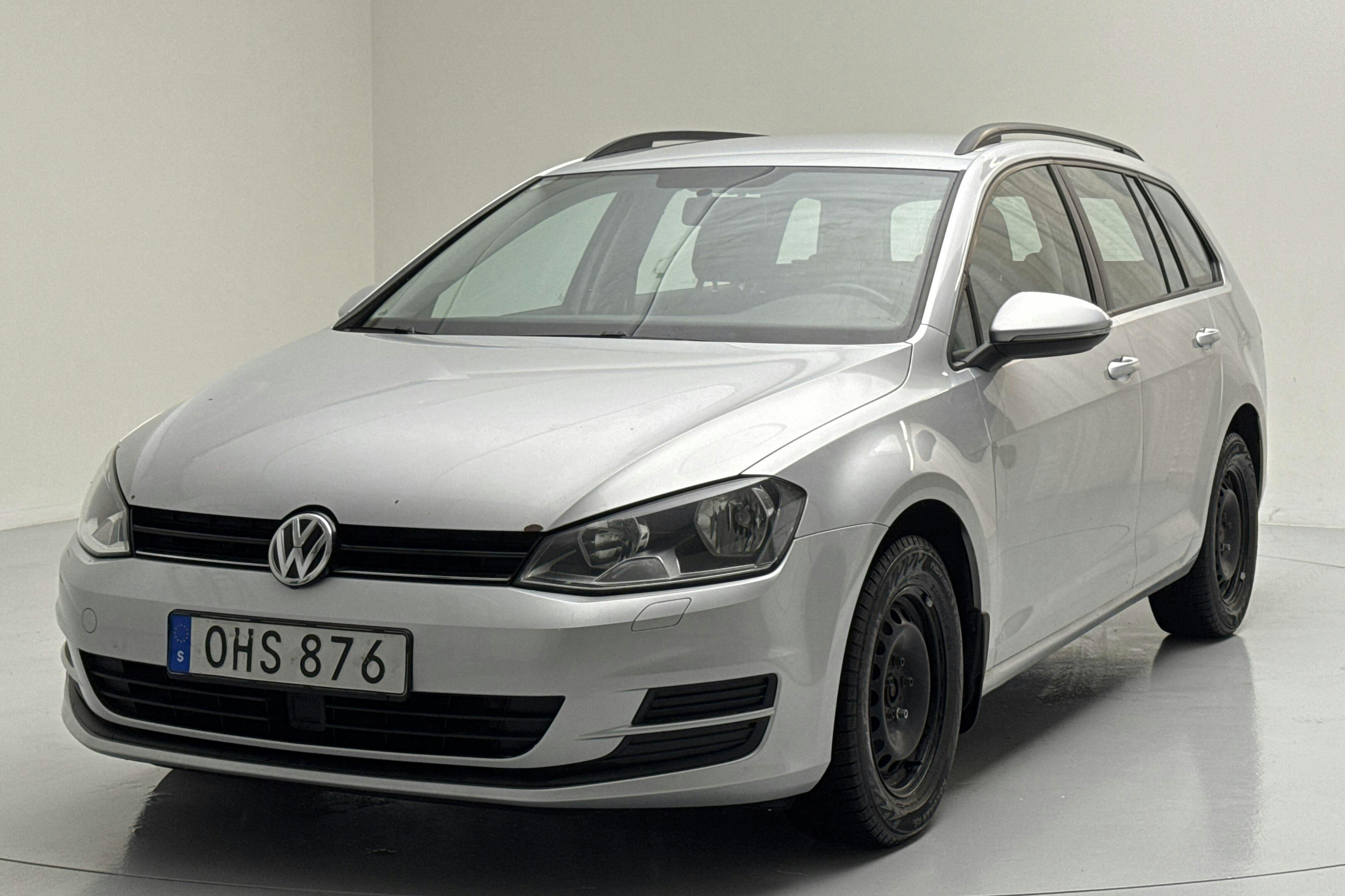 Presentation photo 1 of 12: VW Golf VII 1.6 TDI BlueMotion Sportscombi (110hk) - 215 650 km - Manual - silver - 2017