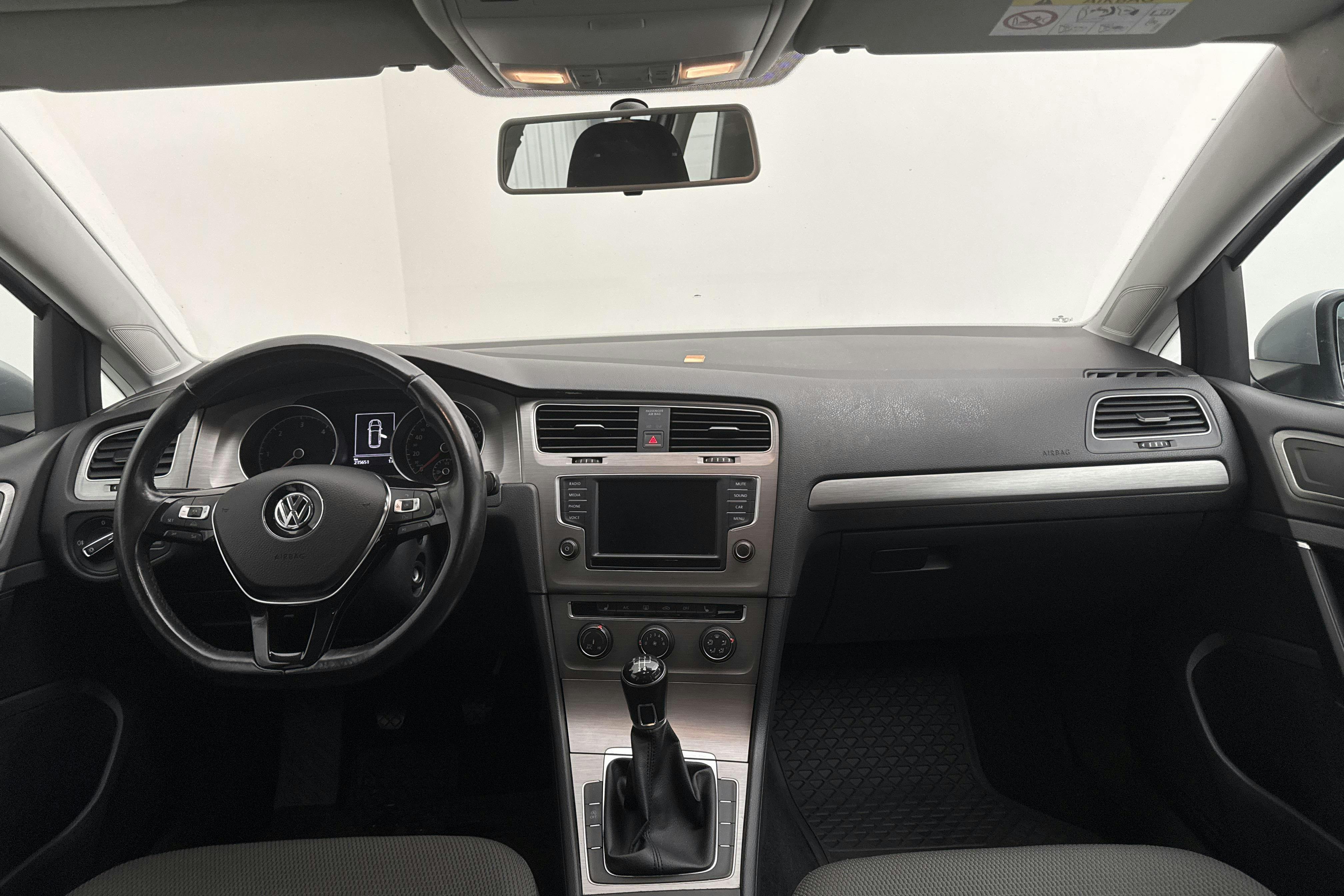 VW Golf VII 1.6 TDI BlueMotion Sportscombi (110hk) - 215 650 km - Manual - silver - 2017