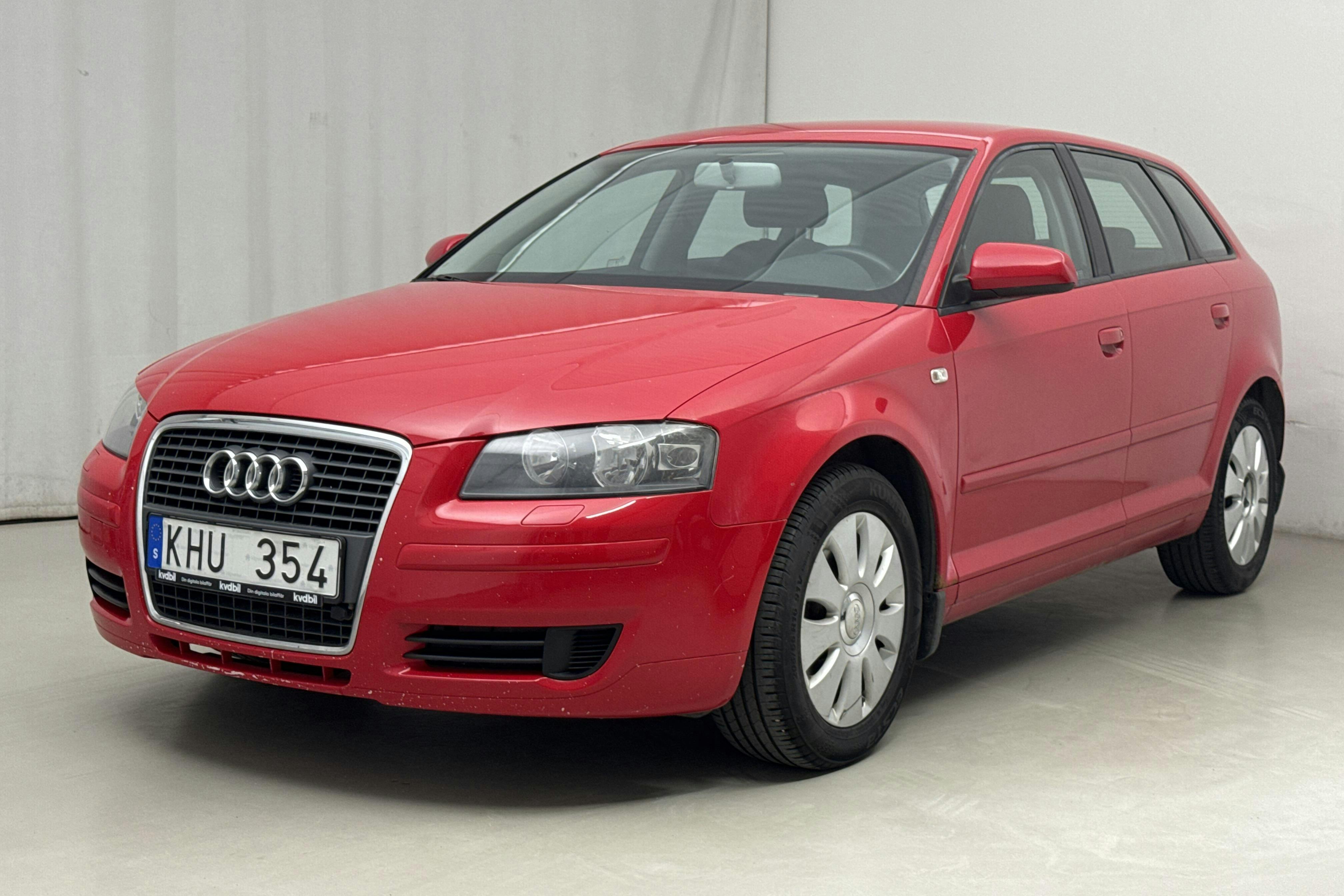 Audi A3 1.6 FSI Sportback (115hk) - 11 890 mil - Manuell - röd - 2008