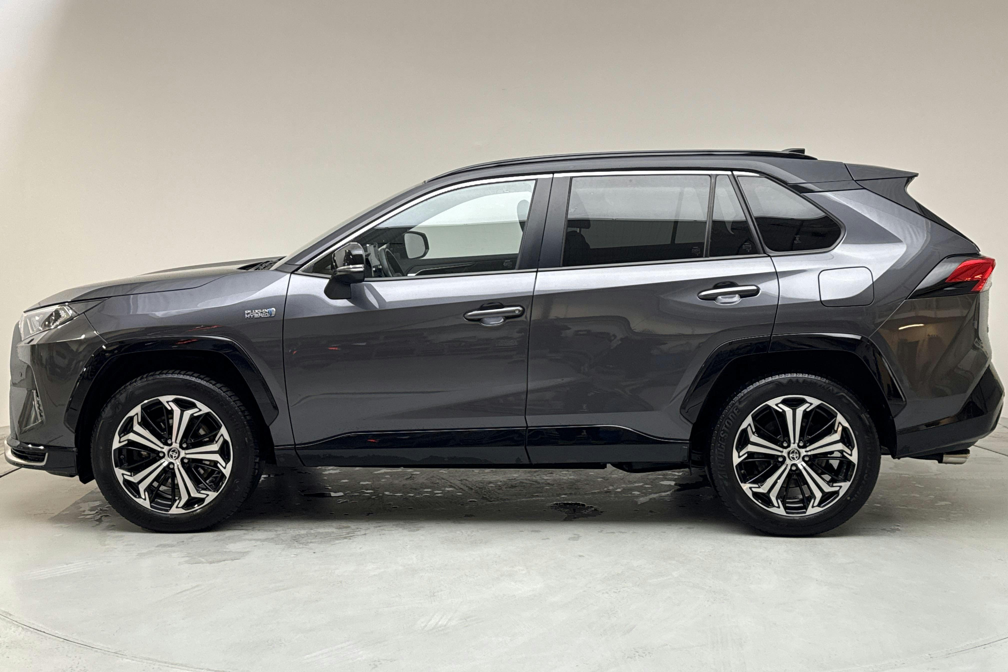Toyota RAV4 2.5 Plug-in Hybrid AWD (306hk) - 10 403 mil - Automat - grå - 2021