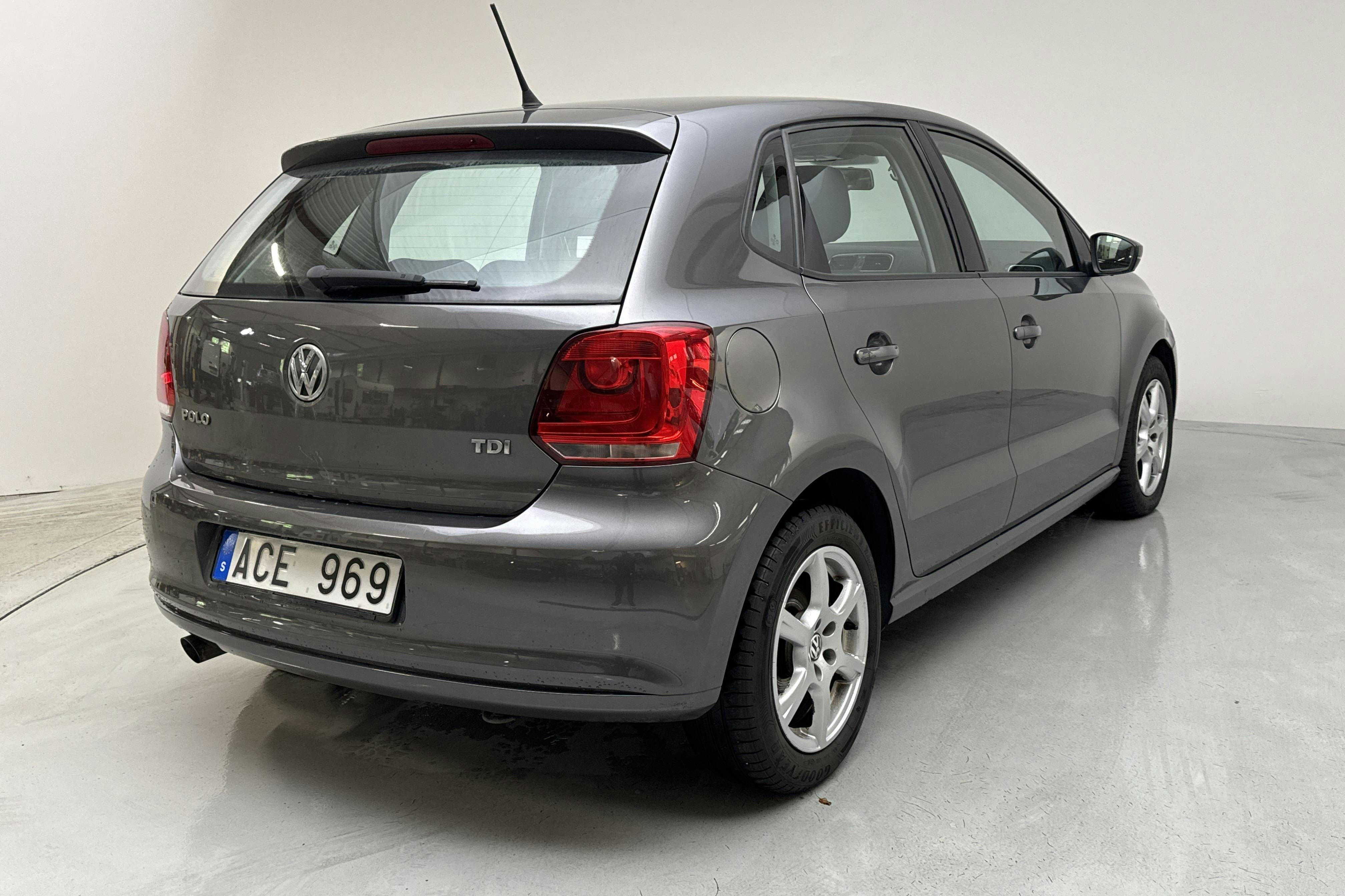 VW Polo 1.6 TDI 5dr (90hk) - 114 340 km - Käsitsi - Dark Grey - 2012
