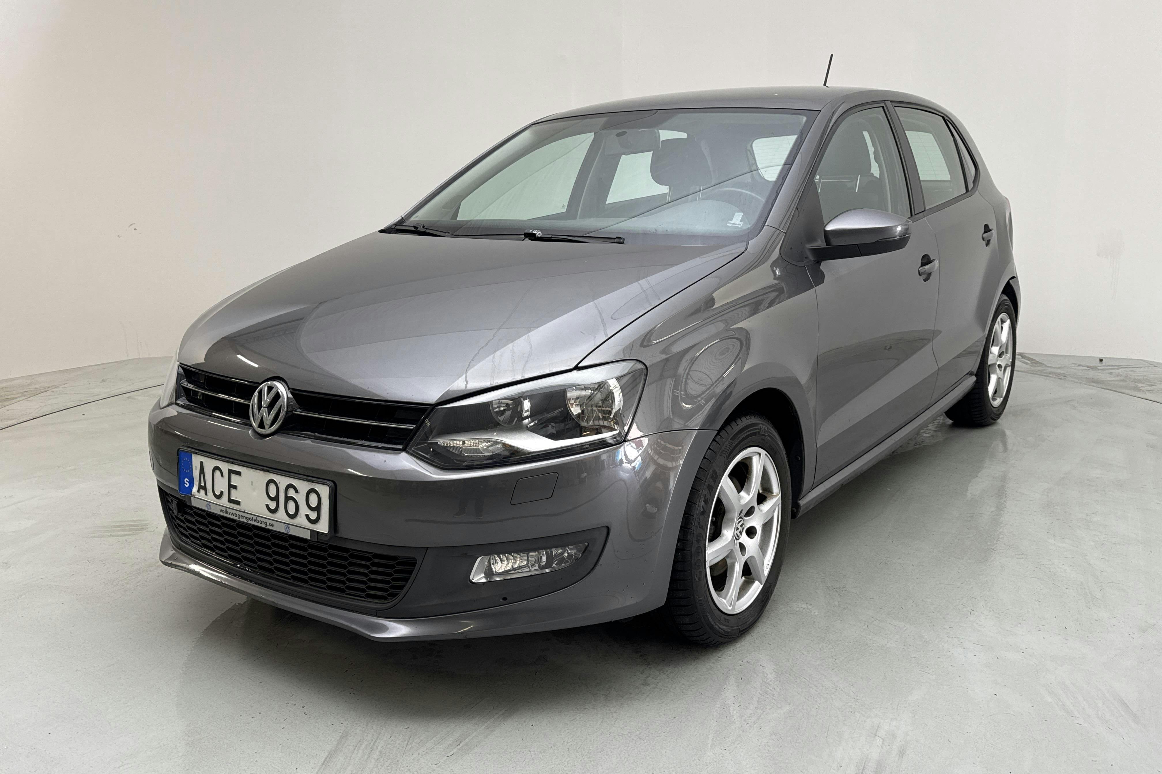 Esitlusfoto 1 aadressil 12: VW Polo 1.6 TDI 5dr (90hk) - 114 340 km - Käsitsi - Dark Grey - 2012
