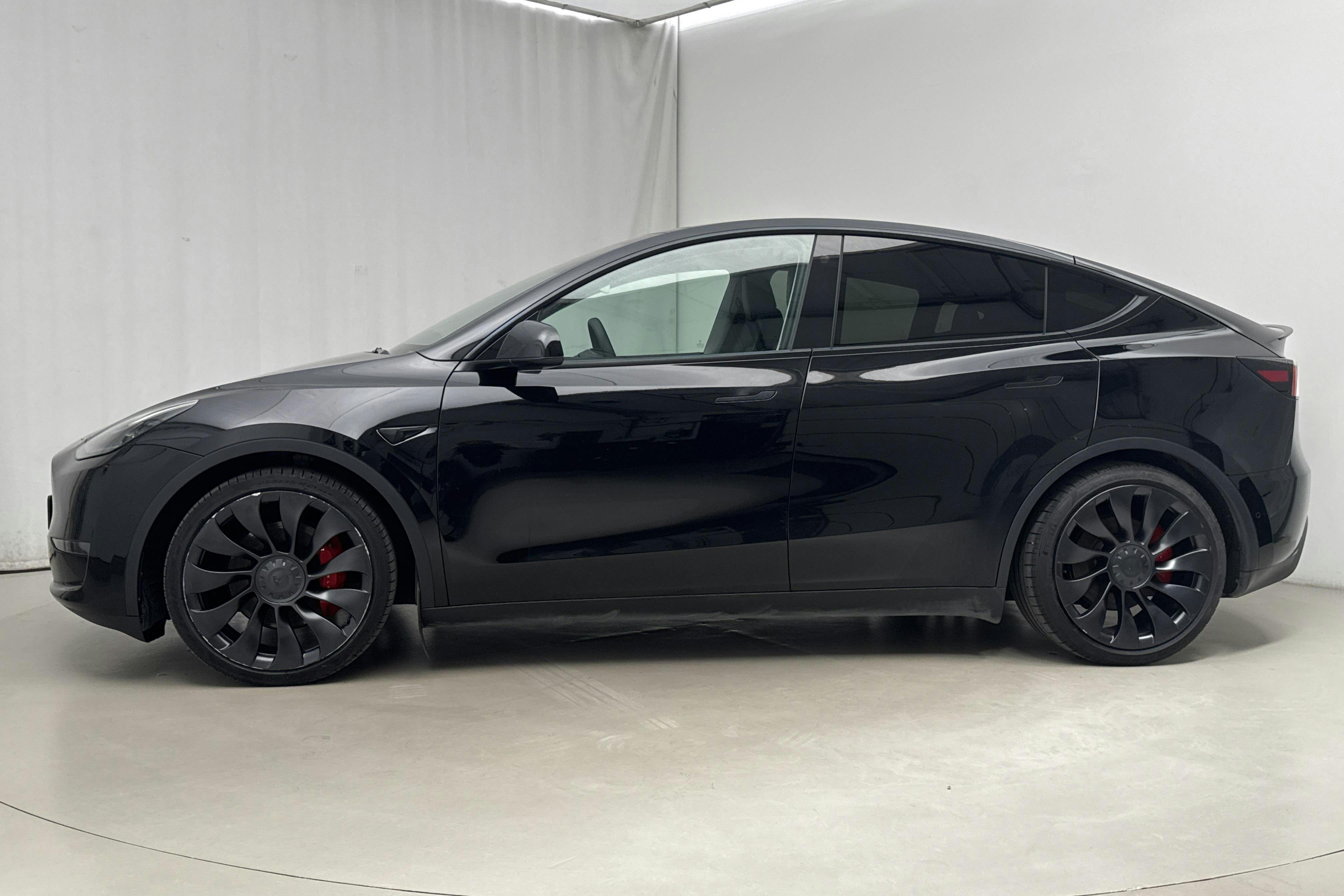 Presentation photo 2 of 22: Tesla Model Y Performance Dual Motor AWD - 132 260 km - Automatic - black - 2022