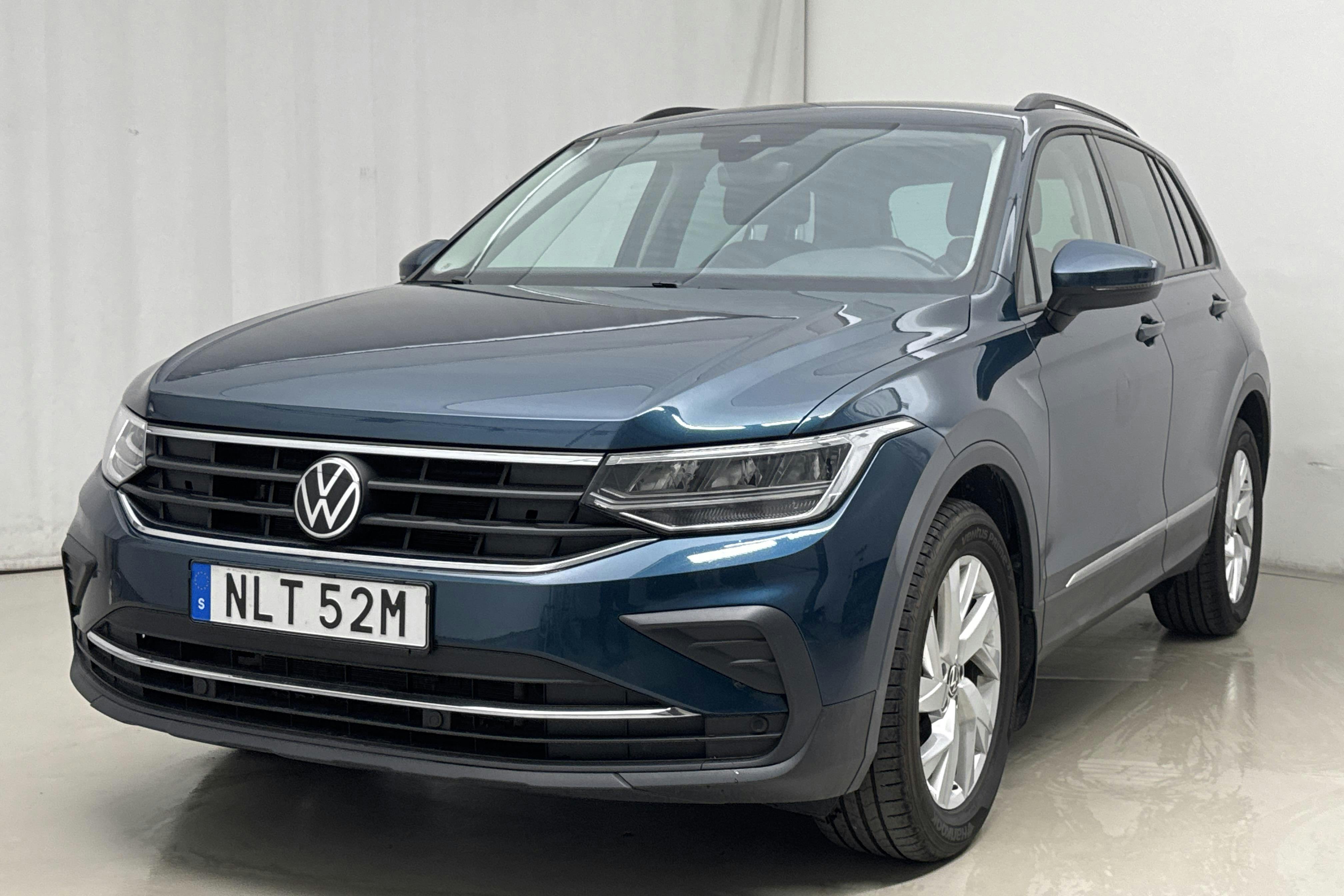 Presentation photo 1 of 15: VW Tiguan 1.5 TSI (150hk) - 61 200 km - Automatic - Dark Blue - 2022