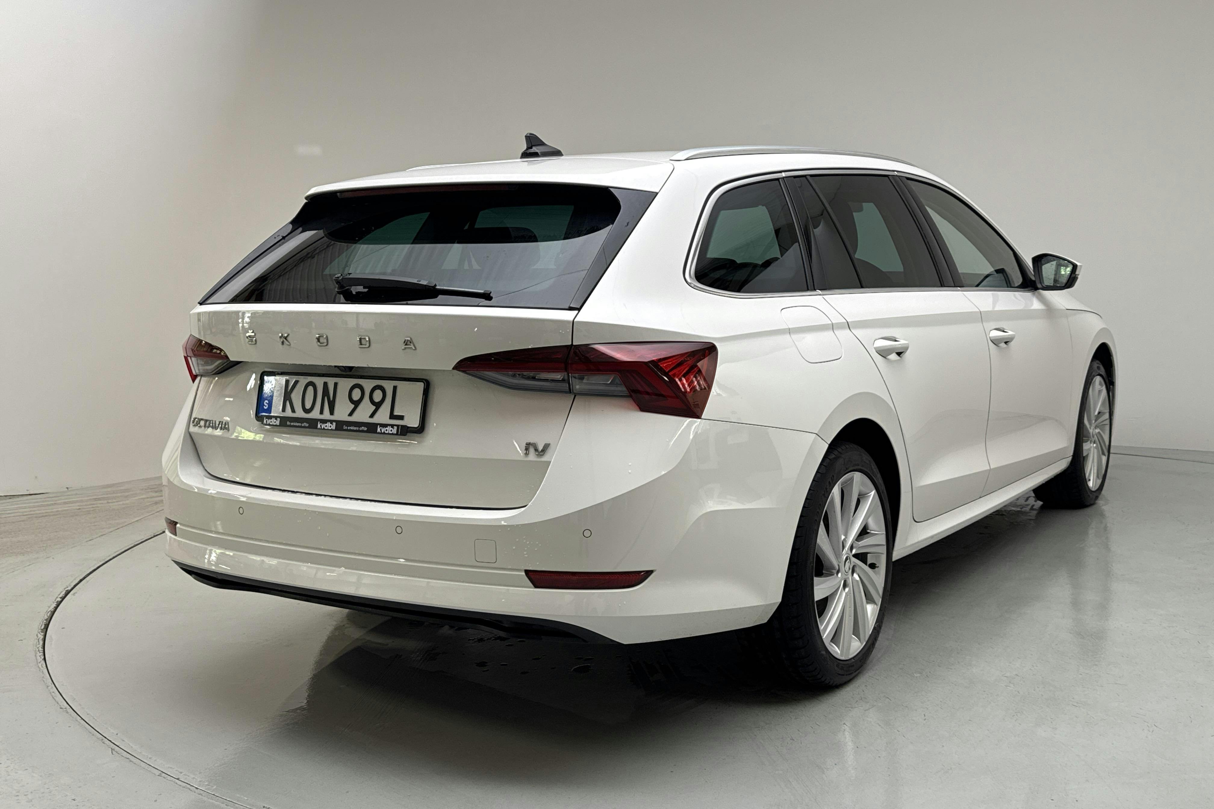 Skoda Octavia 1.4 iV PHEV Combi (204hk) - 5 226 mil - Automat - vit - 2021