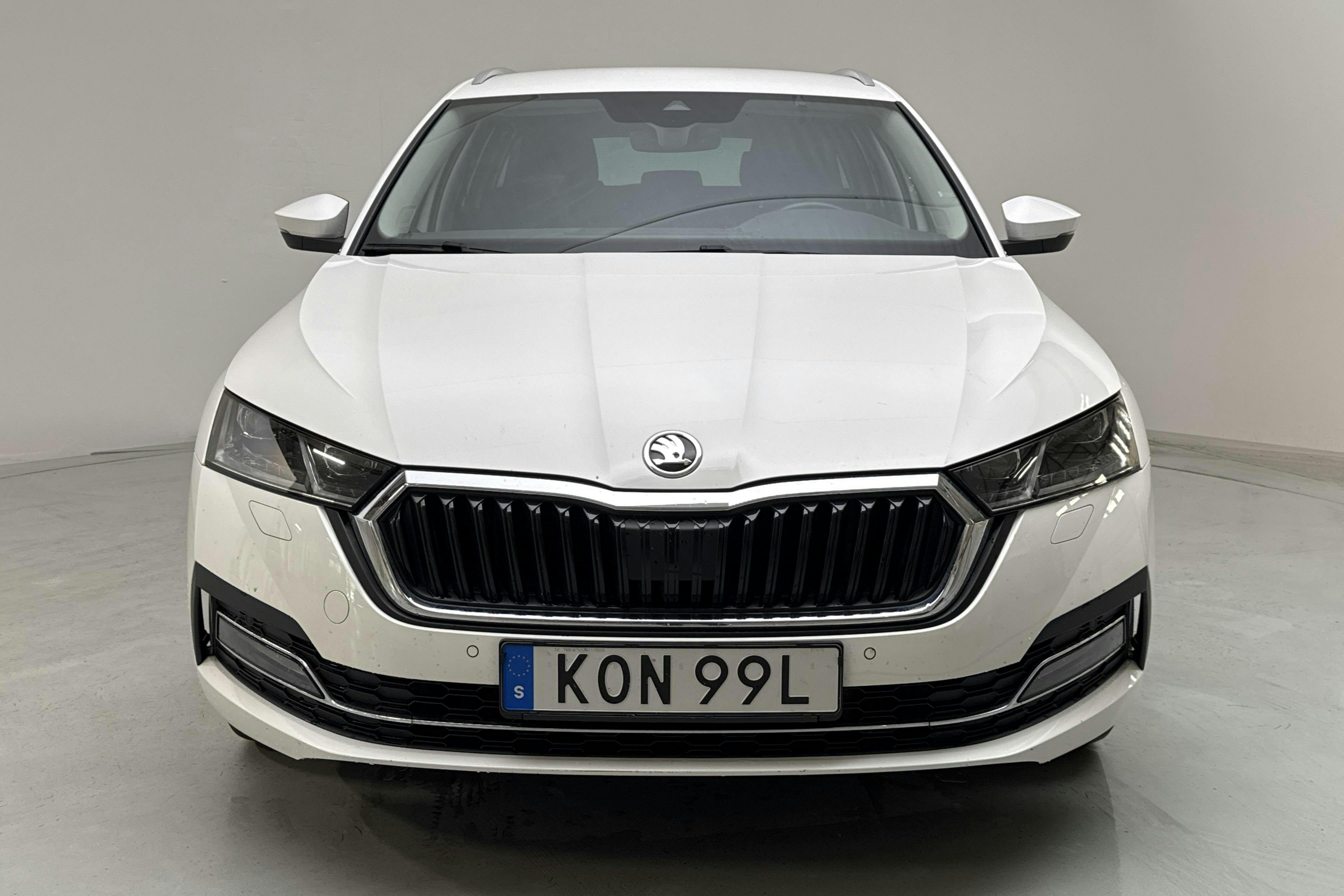 Skoda Octavia 1.4 iV PHEV Combi (204hk) - 5 226 mil - Automat - vit - 2021