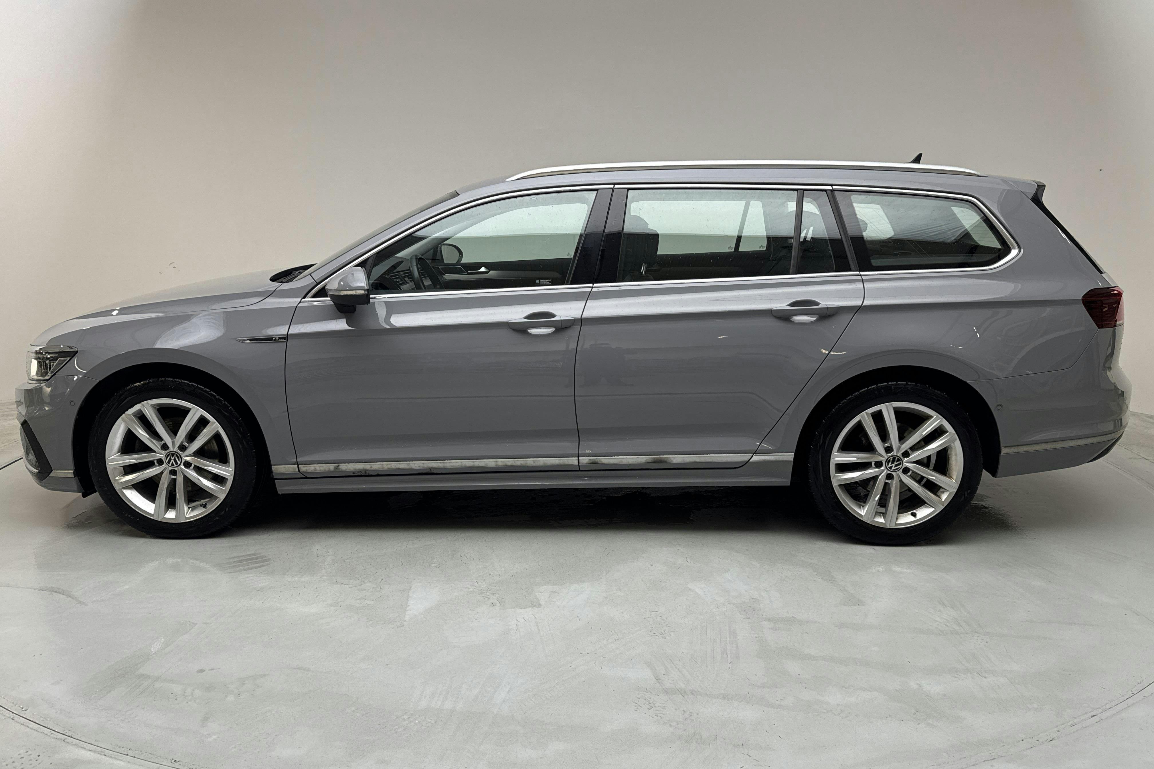 Presentationsfoto 2 av 14: VW Passat 2.0 TDI Sportscombi 4Motion (200hk) - 5 102 mil - Automat - grå - 2022