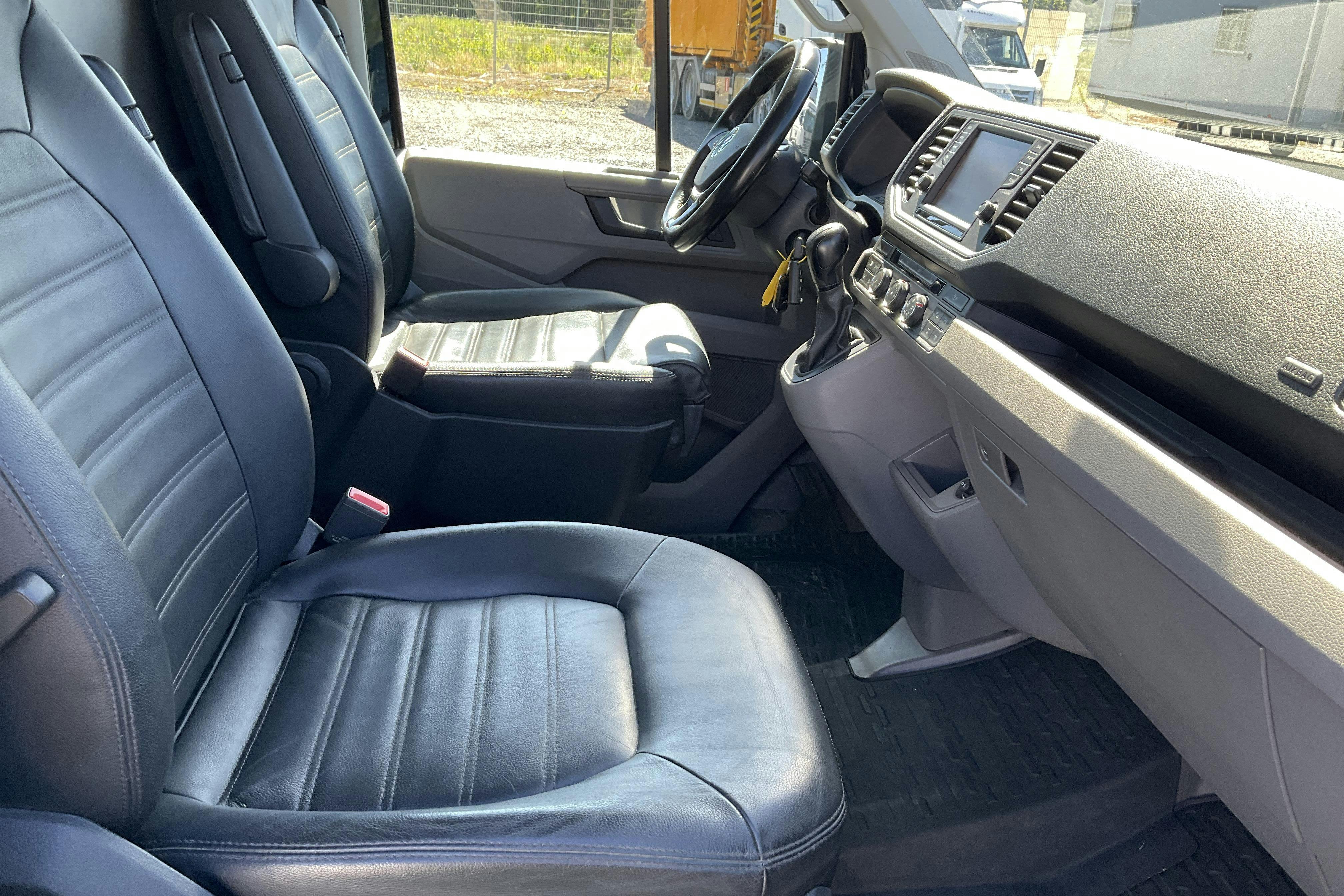 VW Crafter 35 2.0 TDI Skåp 4Motion (177hk) - 189 180 km - Automaatne - must - 2020