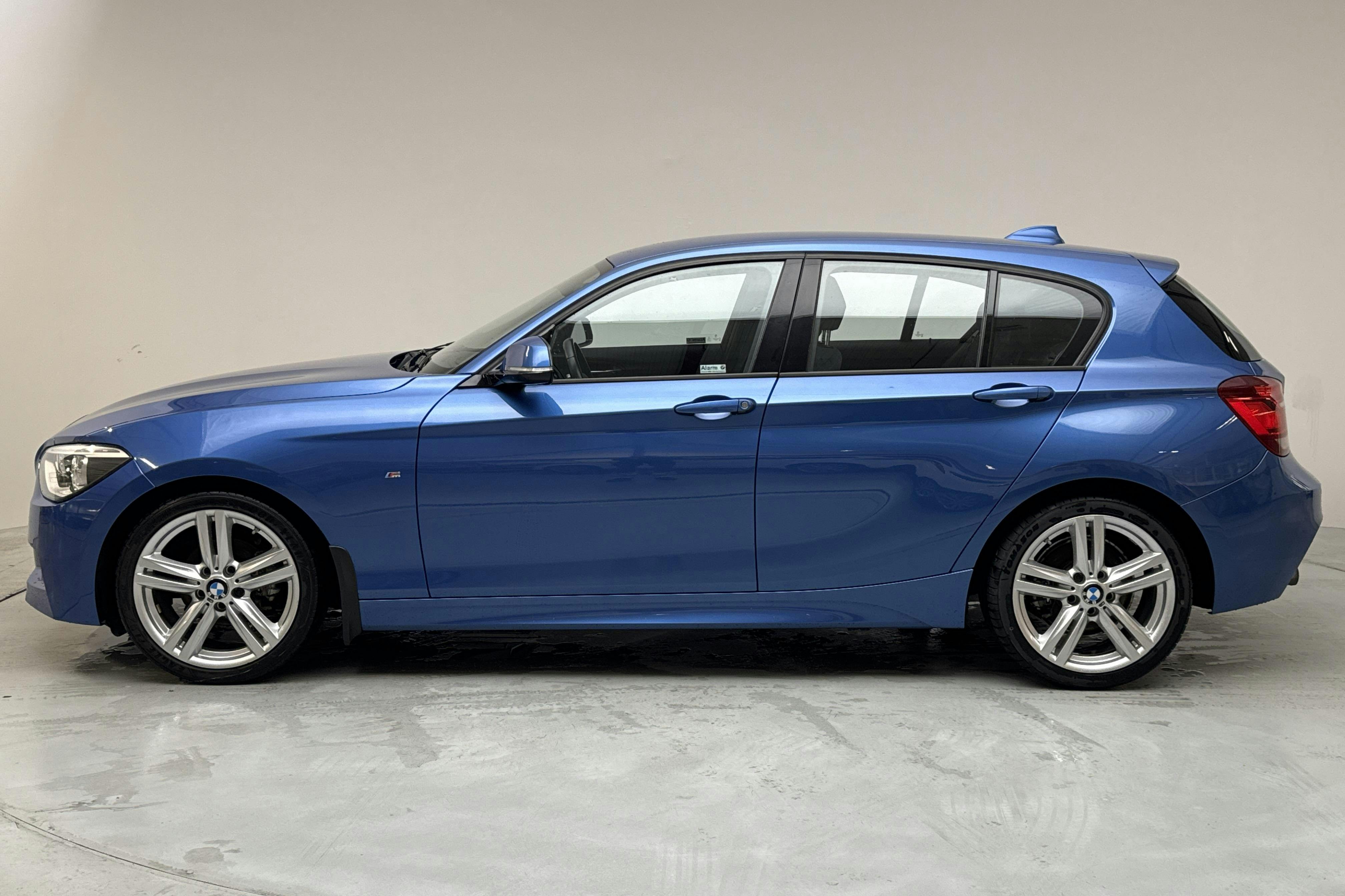 Presentationsfoto 2 av 13: BMW 116i 5dr, F20 (136hk) - 10 248 mil - Manuell - blå - 2015