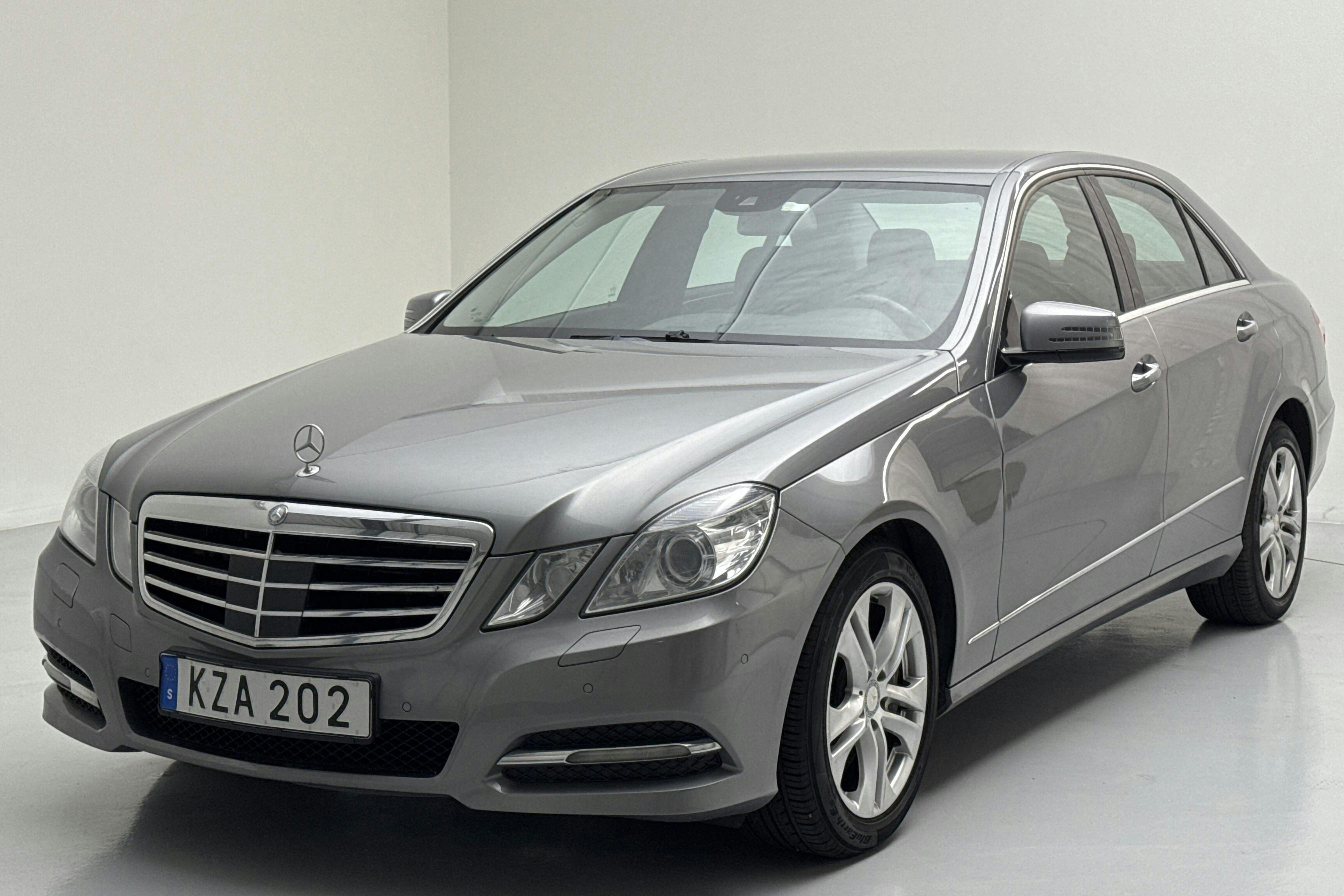 Mercedes E 500 4Matic W212 (388hk) - 26 911 mil - Automat - silver - 2011