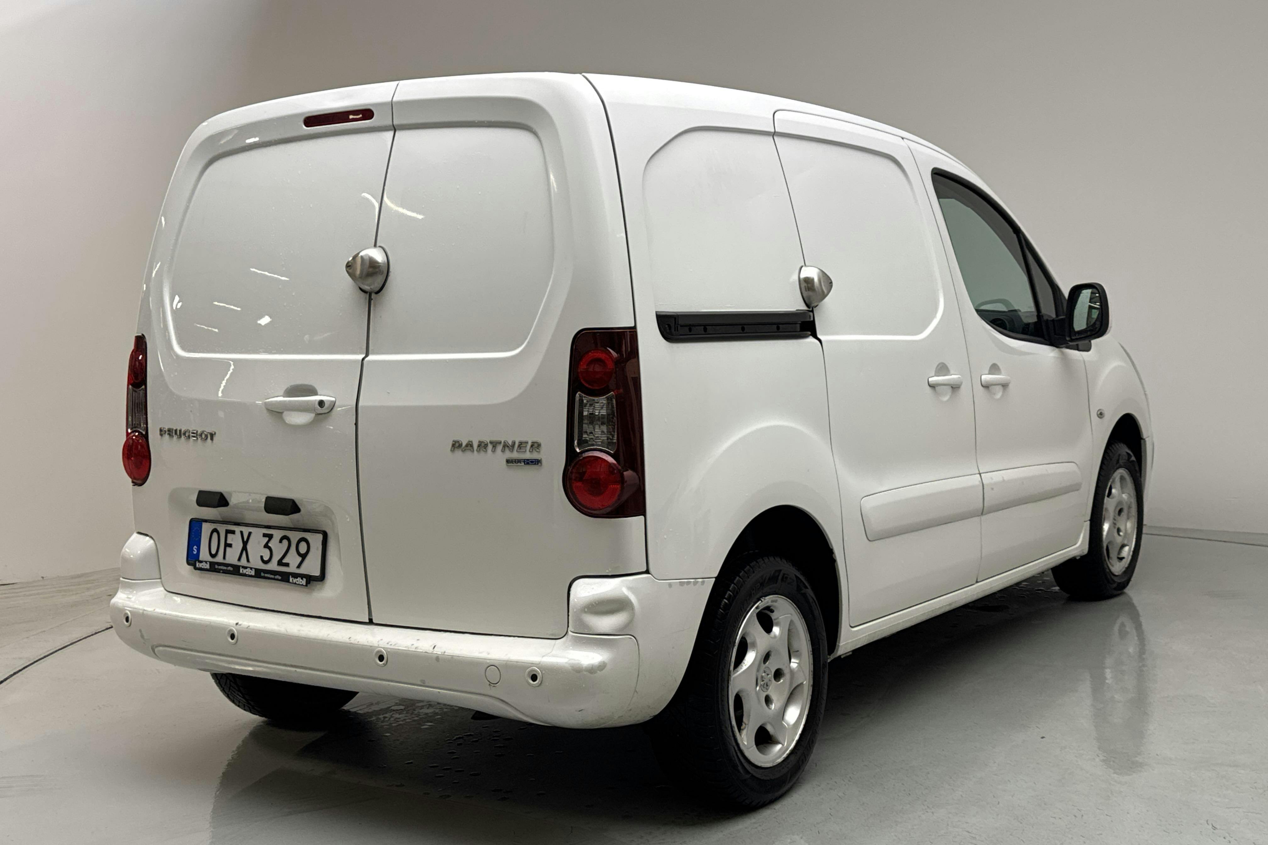 Peugeot Partner 1.6 BlueHDI Skåp (100hk) - 166 460 km - Automaatne - valge - 2017
