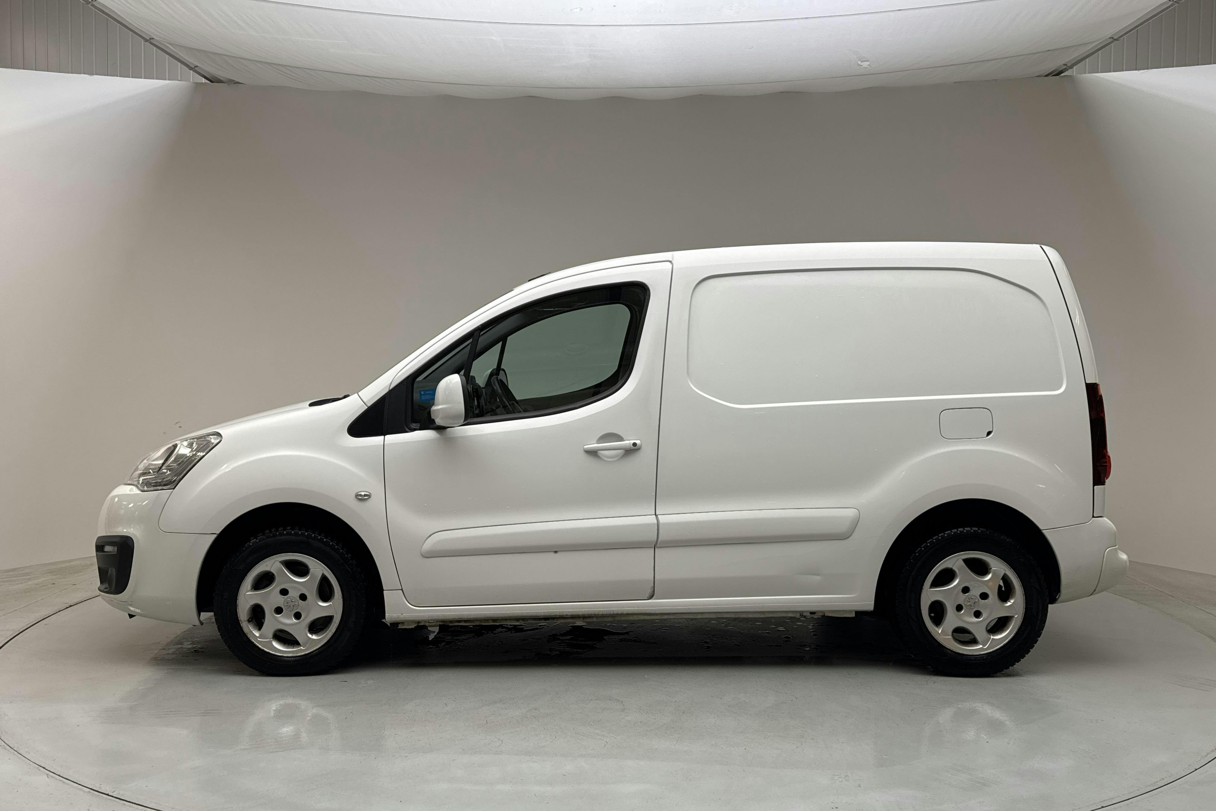 Esitlusfoto 2 aadressil 11: Peugeot Partner 1.6 BlueHDI Skåp (100hk) - 166 460 km - Automaatne - valge - 2017