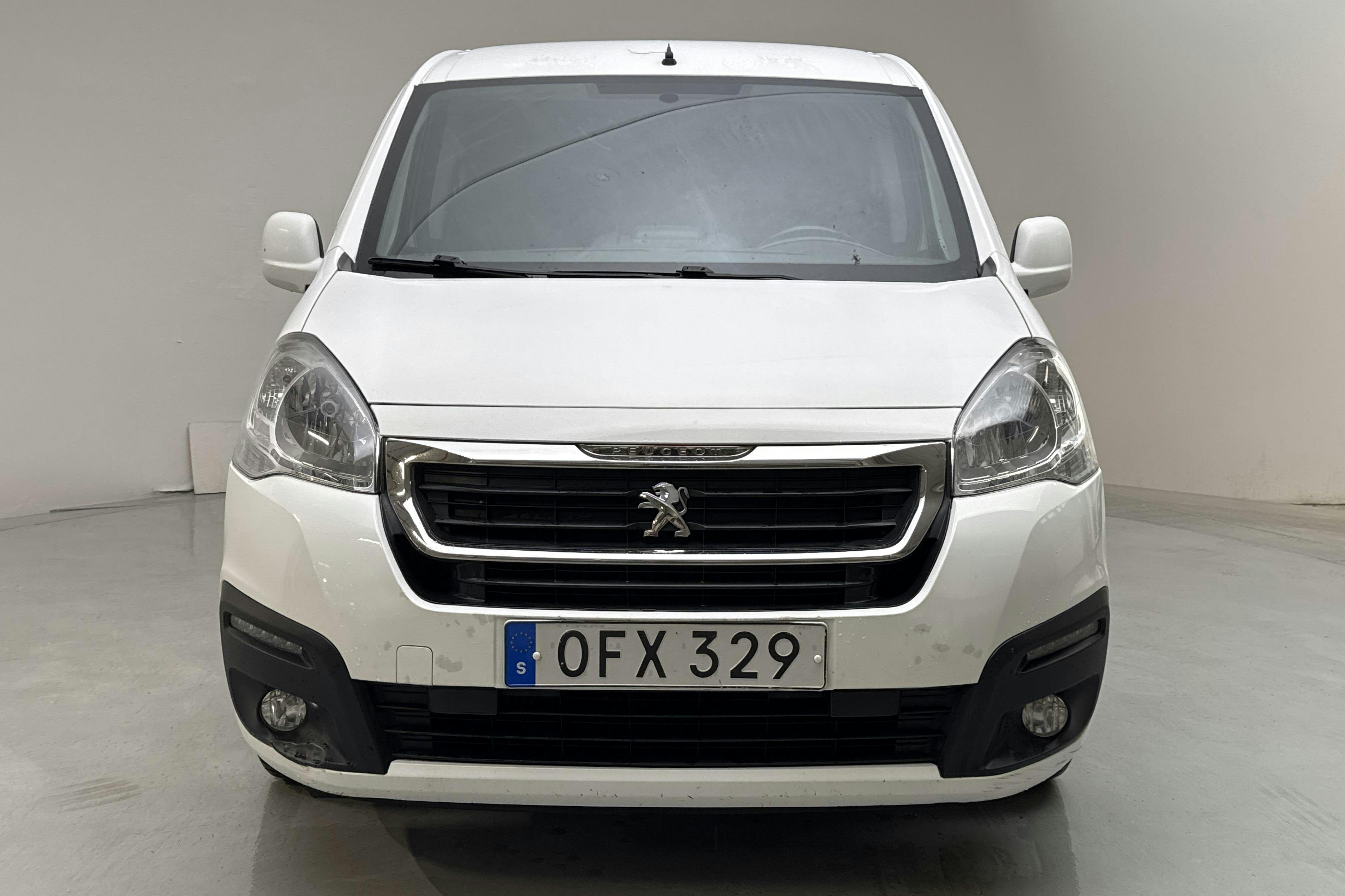 Peugeot Partner 1.6 BlueHDI Skåp (100hk) - 166 460 km - Automaatne - valge - 2017
