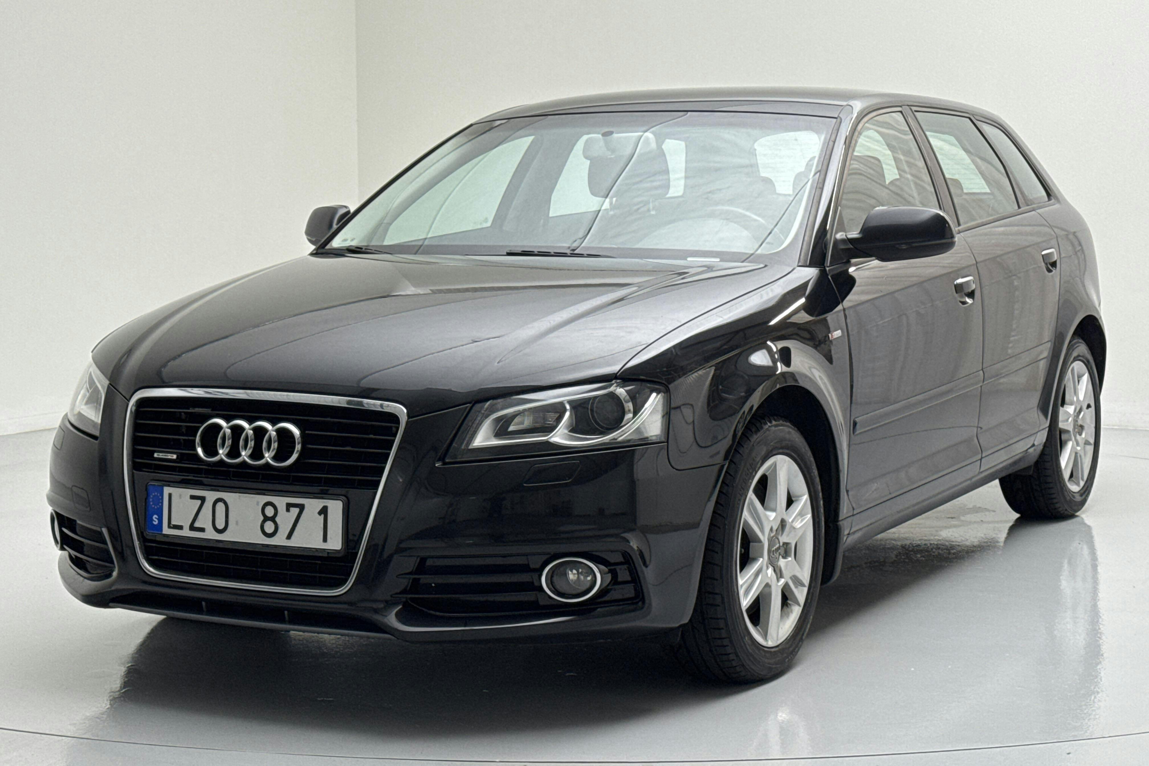Audi A3 2.0 TDI Sportback quattro (140hk) - 17 777 mil - Manuell - svart - 2012