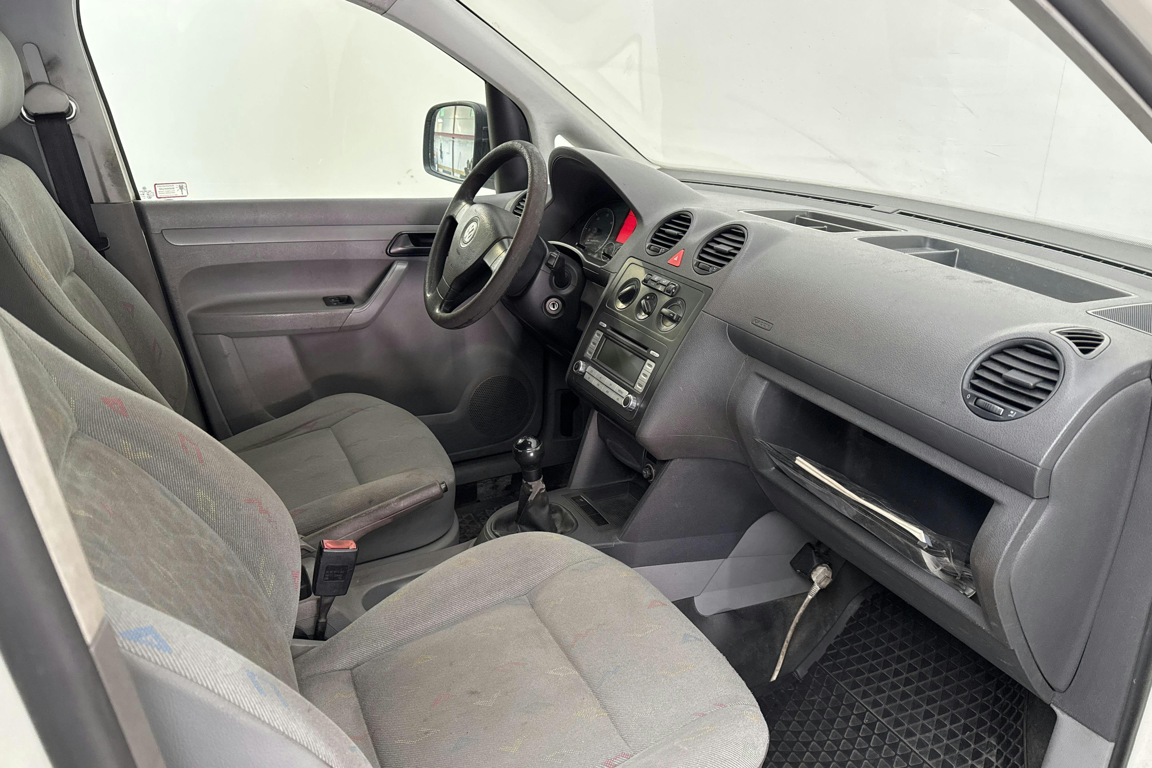 VW Caddy 1.9 TDI Skåp (105hk) - 141 260 km - Käsitsi - valge - 2007