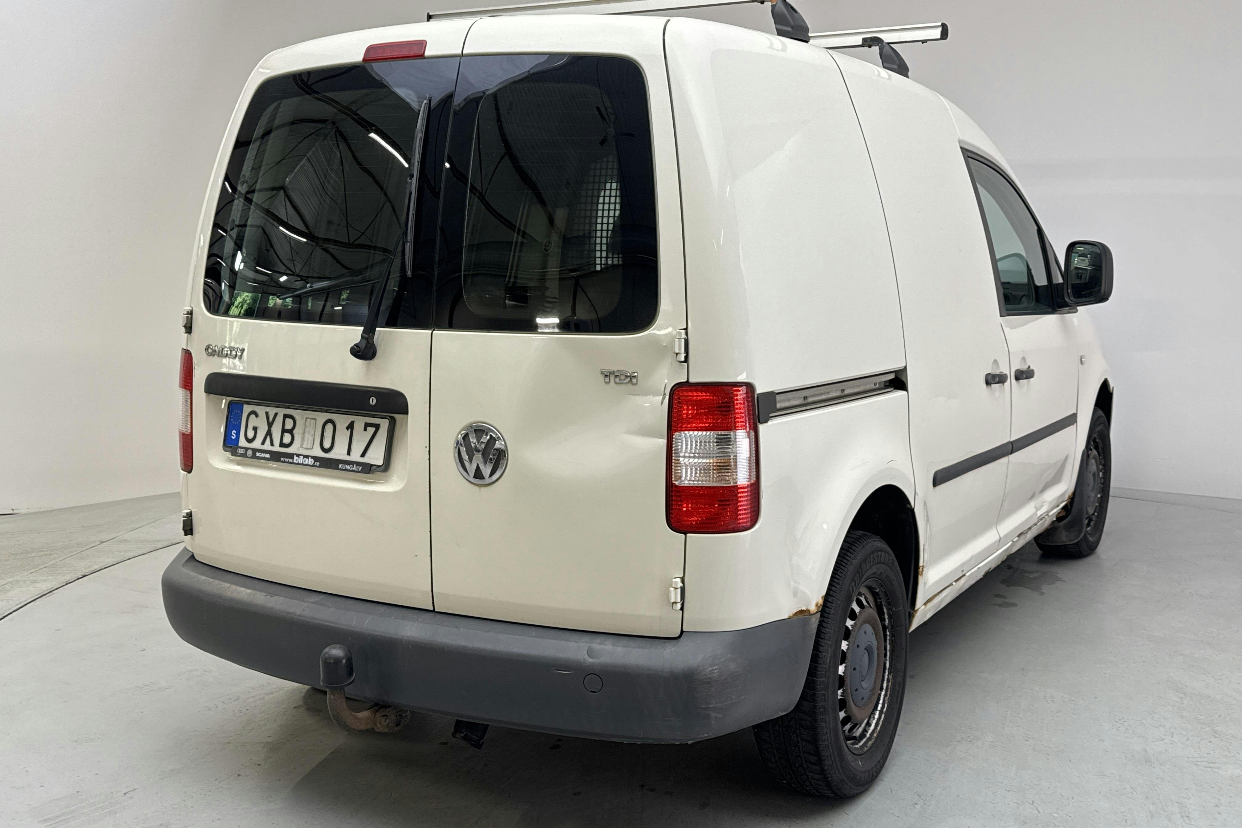 VW Caddy 1.9 TDI Skåp (105hk) - 141 260 km - Käsitsi - valge - 2007