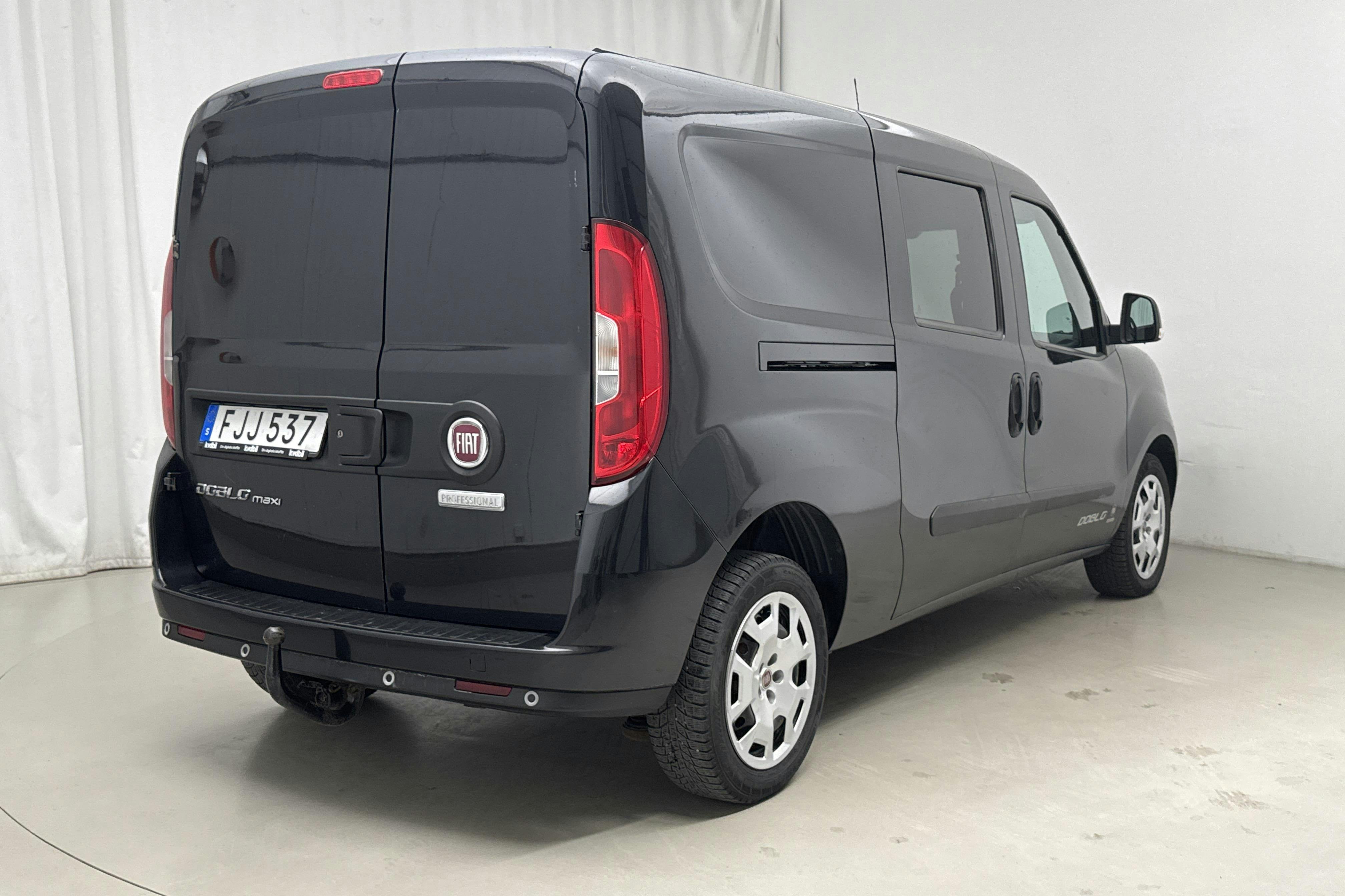 Fiat Doblo Combi 1.3 MJT (95hk) - 18 422 mil - Manuell - svart - 2018