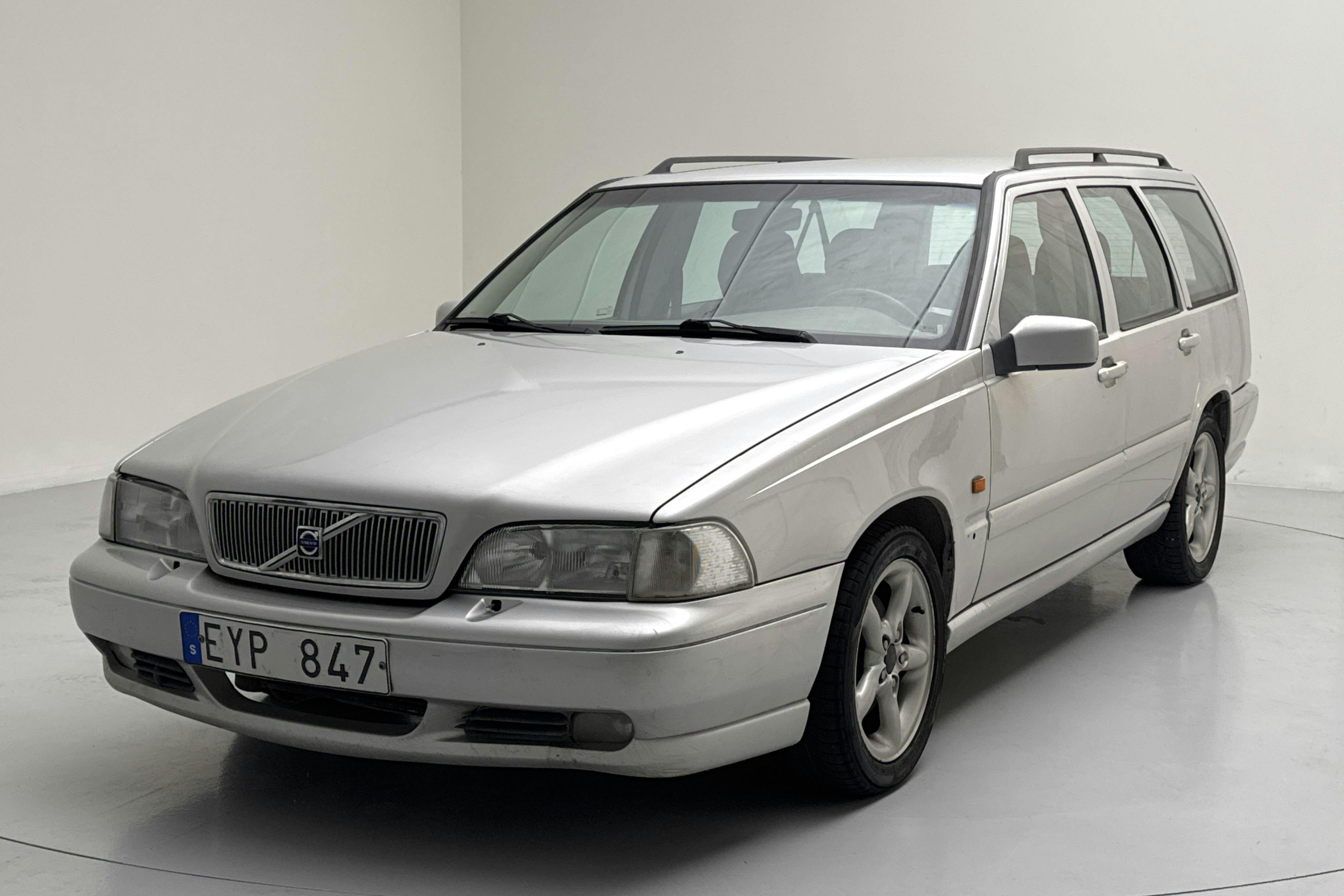 Volvo V70 2.5 (170hk) - 36 171 mil - Automat - Light Grey - 1997