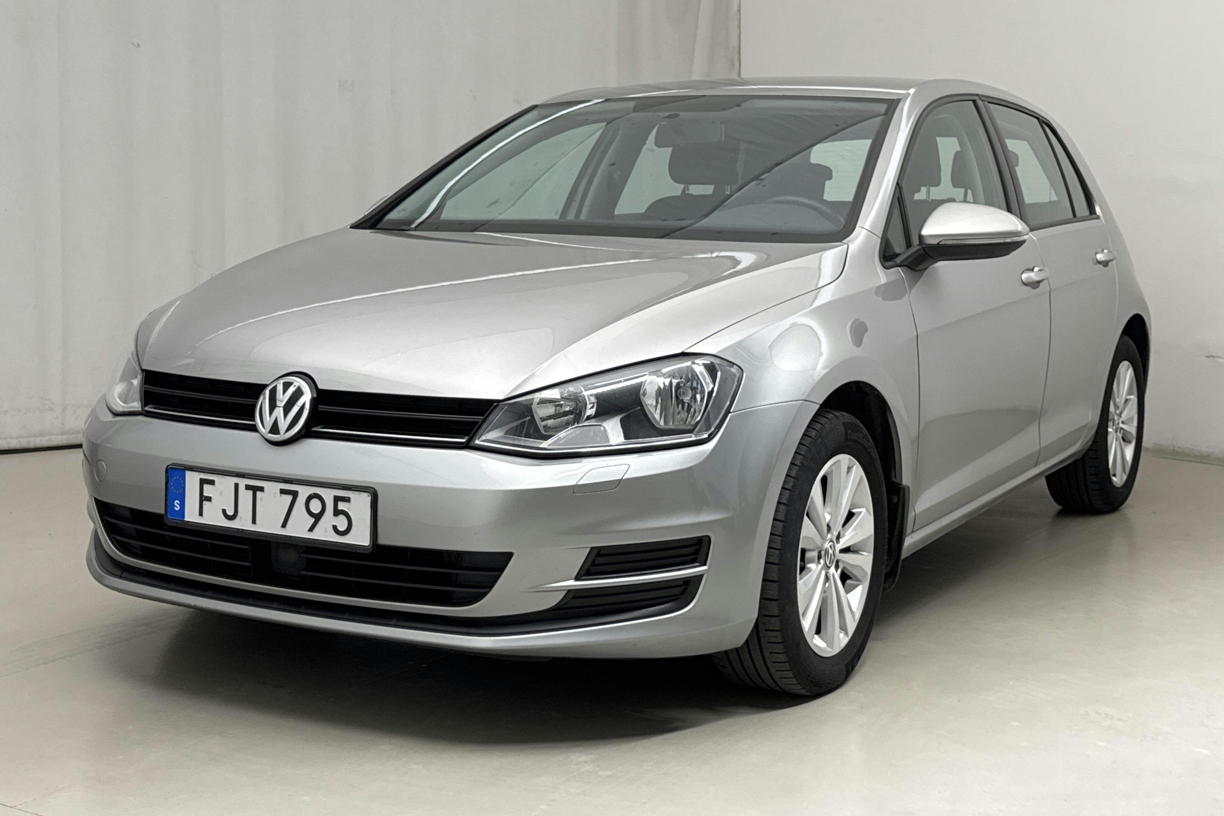 VW Golf VII 1.2 TSI 5dr (110hk) - 11 810 mil - Manuell - silver - 2016
