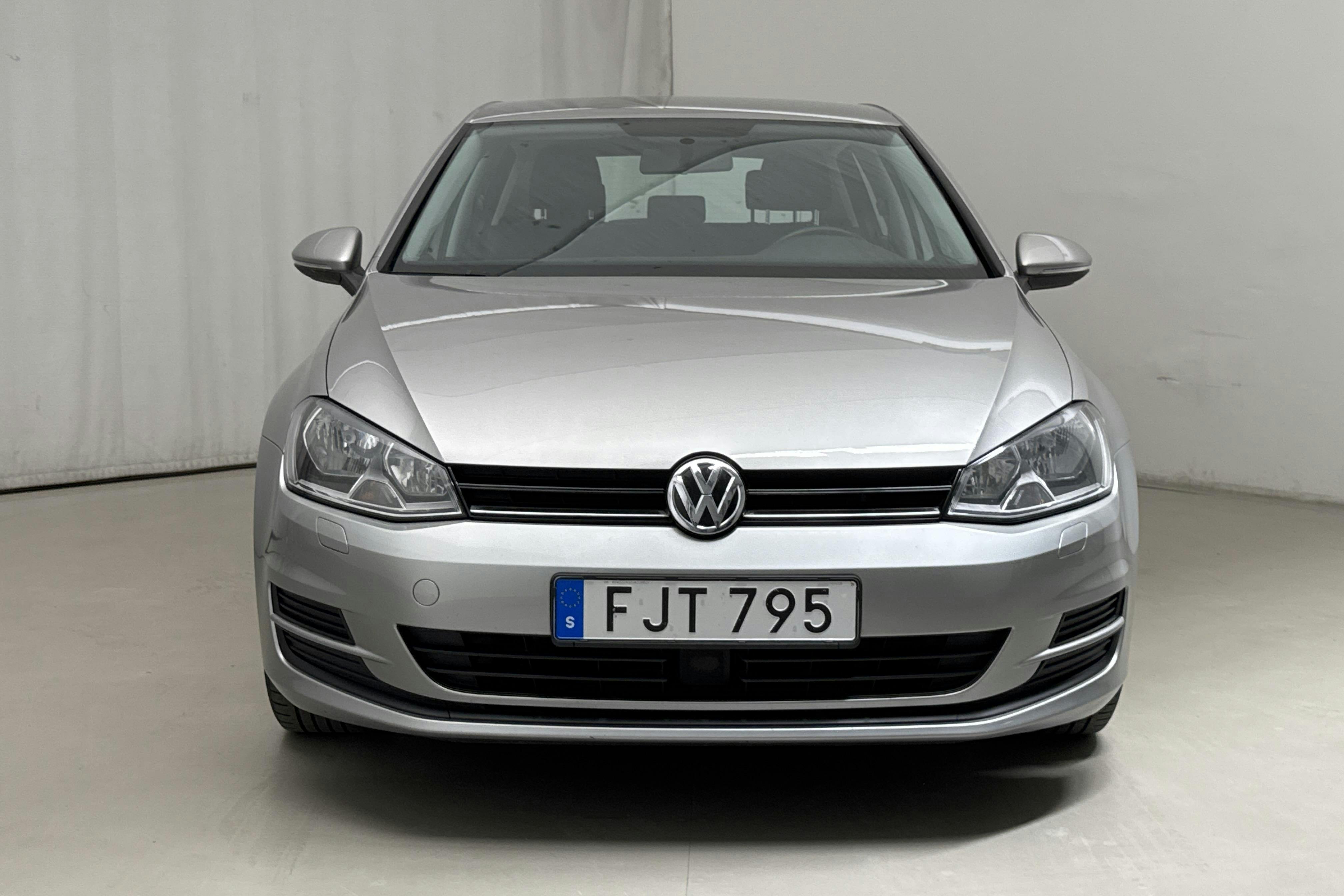 VW Golf VII 1.2 TSI 5dr (110hk) - 11 810 mil - Manuell - silver - 2016