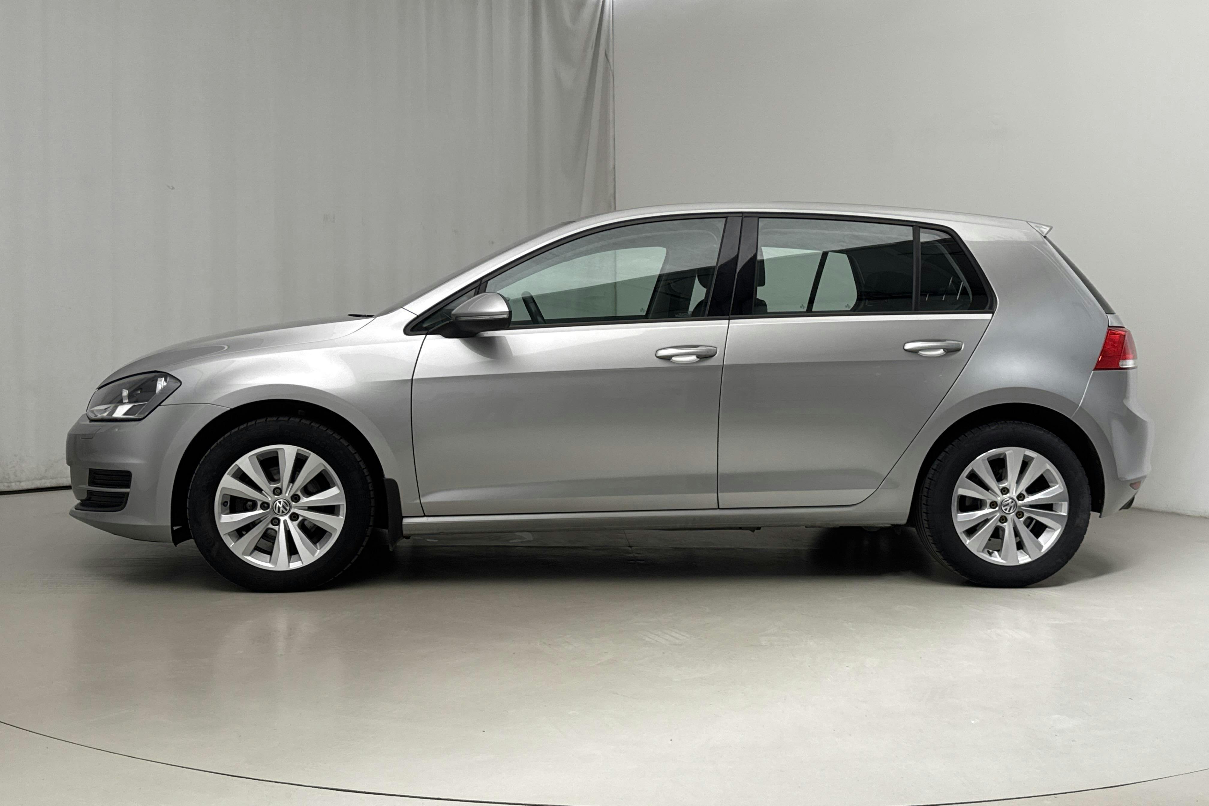 VW Golf VII 1.2 TSI 5dr (110hk) - 11 810 mil - Manuell - silver - 2016
