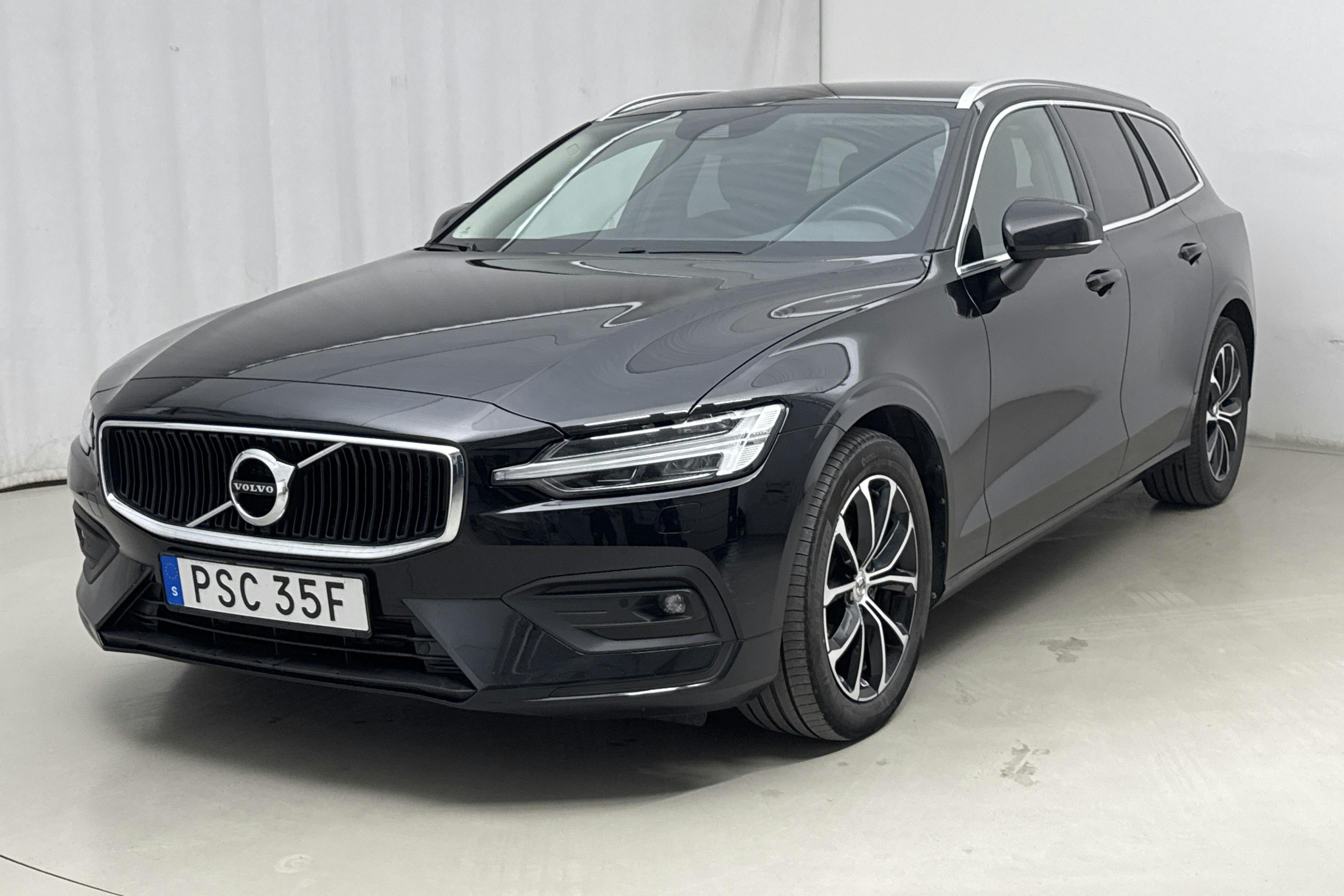 Presentation photo 1 of 17: Volvo V60 B4 Mildhybrid, Diesel (197hk) - 104 220 km - Automatic - black - 2021