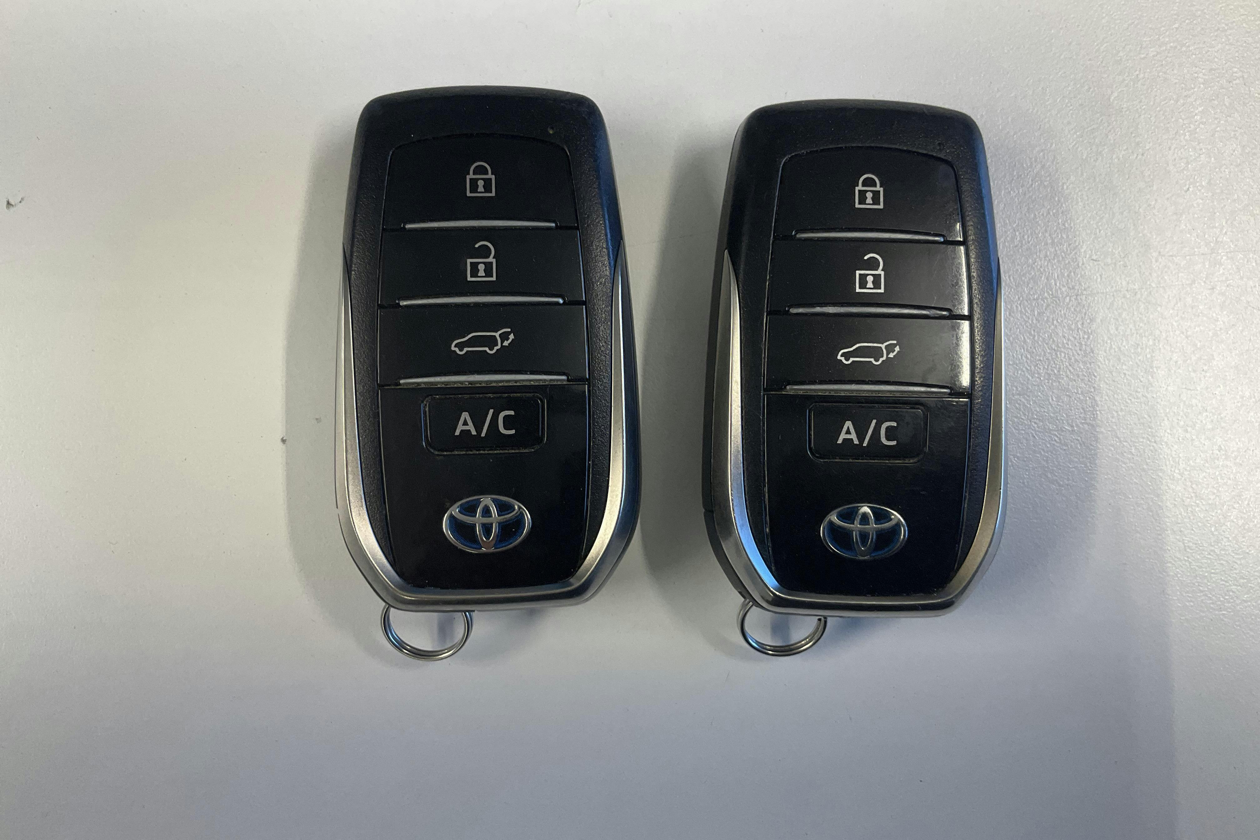 Presentationsfoto 18 av 18: Toyota RAV4 2.5 Plug-in Hybrid AWD (306hk) - 20 178 mil - Automat - svart - 2021
